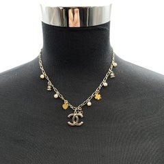 Chanel Silber Metallkette Halskette mit Charms CC Logo-Anhänger