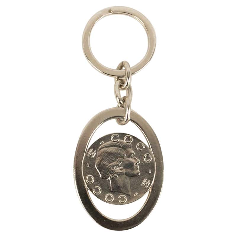 Chanel Keychain in Gold Metal For Sale at 1stDibs