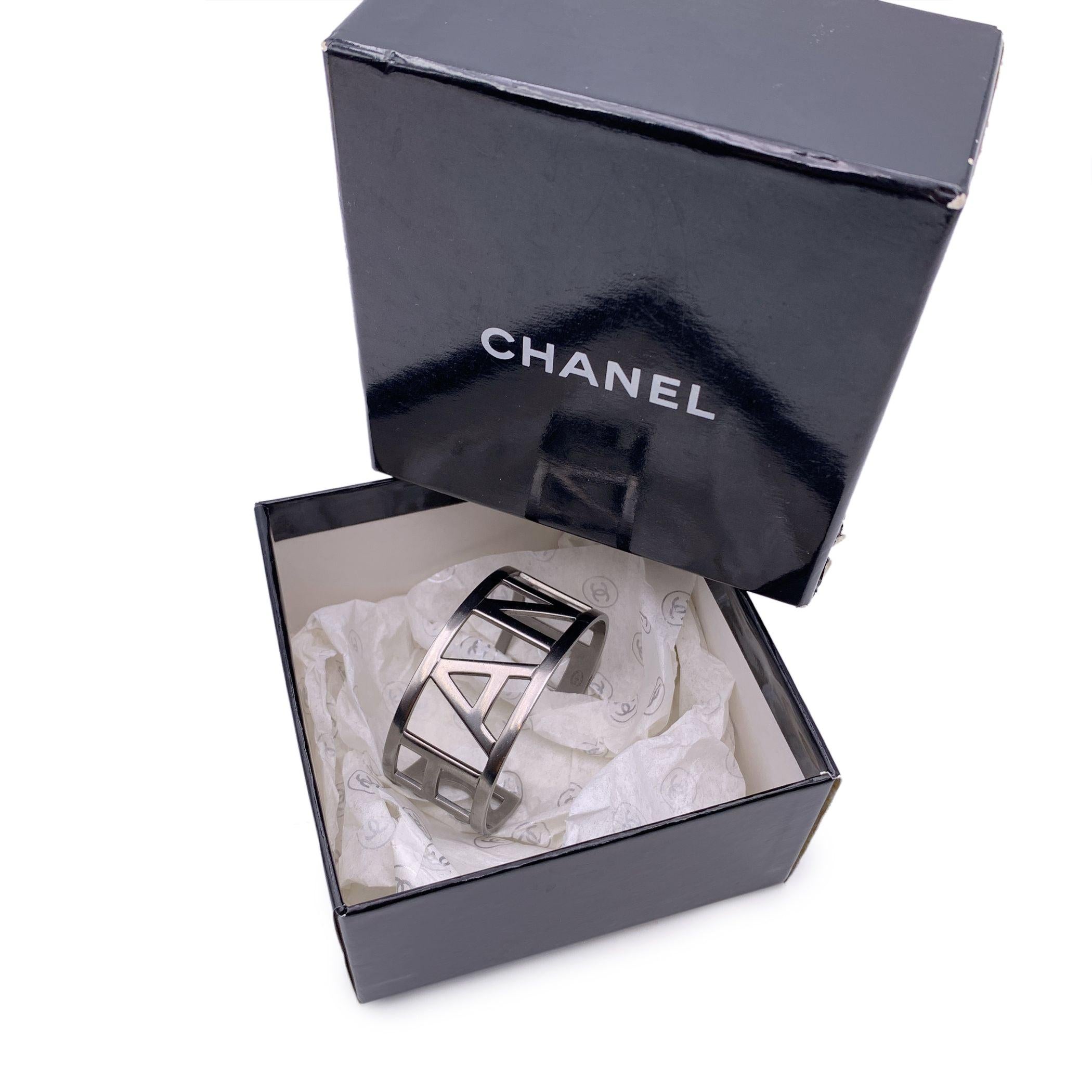 Lovely bracelet by CHANEL, crafted of matte silver metal. Chanel logo. 'Chanel B15 CC S - Made in France' oval hallmark internally. Total lenght: 6.5 inches - 16.5 cm Condition A - EXCELLENT Minimal wear of use. Please, look carefully at the photos