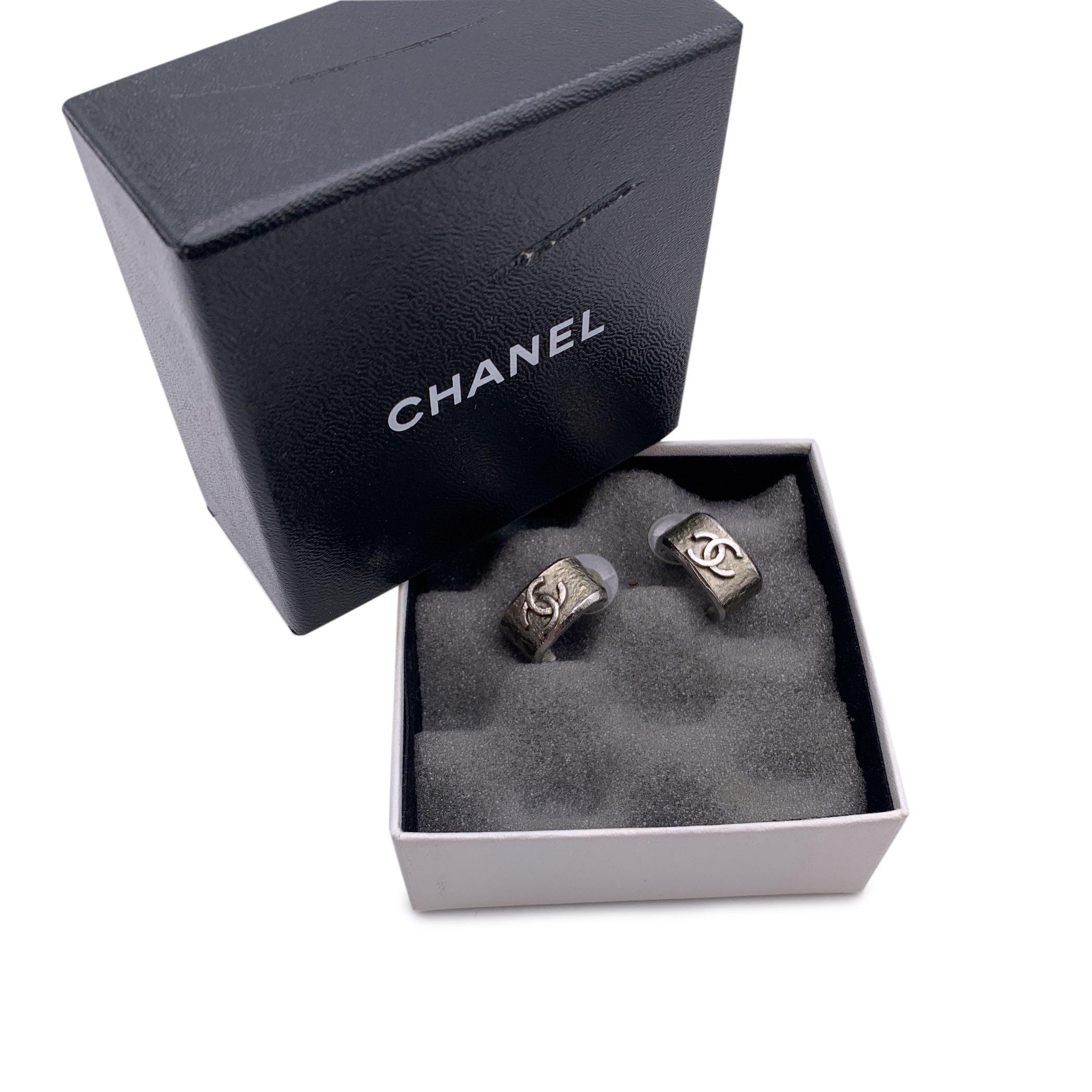 Gorgeous CHANEL Semi hoops silver metal CC logo earrings. For pierced ears. Signed 'Chanel - 12 CC A - Made in France' oval hallmark on the reverse of the earring. Max height: 20 mm Condition A - EXCELLENT Gently used. Please, look carefully at the