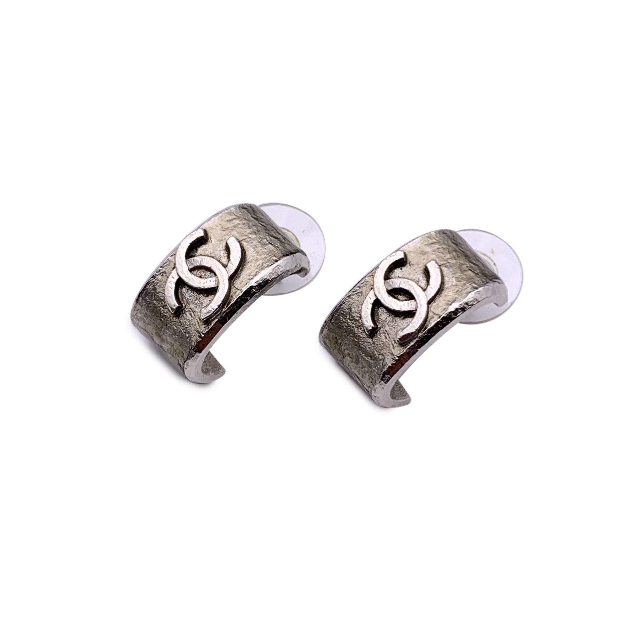 Chanel Silver Metal Semi Hoop CC Logo Earrings Piercing Ears In Excellent Condition For Sale In Rome, Rome
