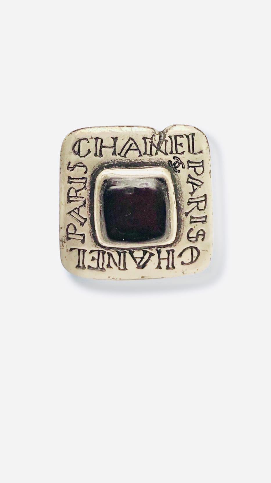 - Vintage 90s Chanel silver metal square clip on earrings.

- Engraved “Chanel Paris” in front and “31 Rue Cambon” at the back. 

- Size: 2cm x 2cm. 

