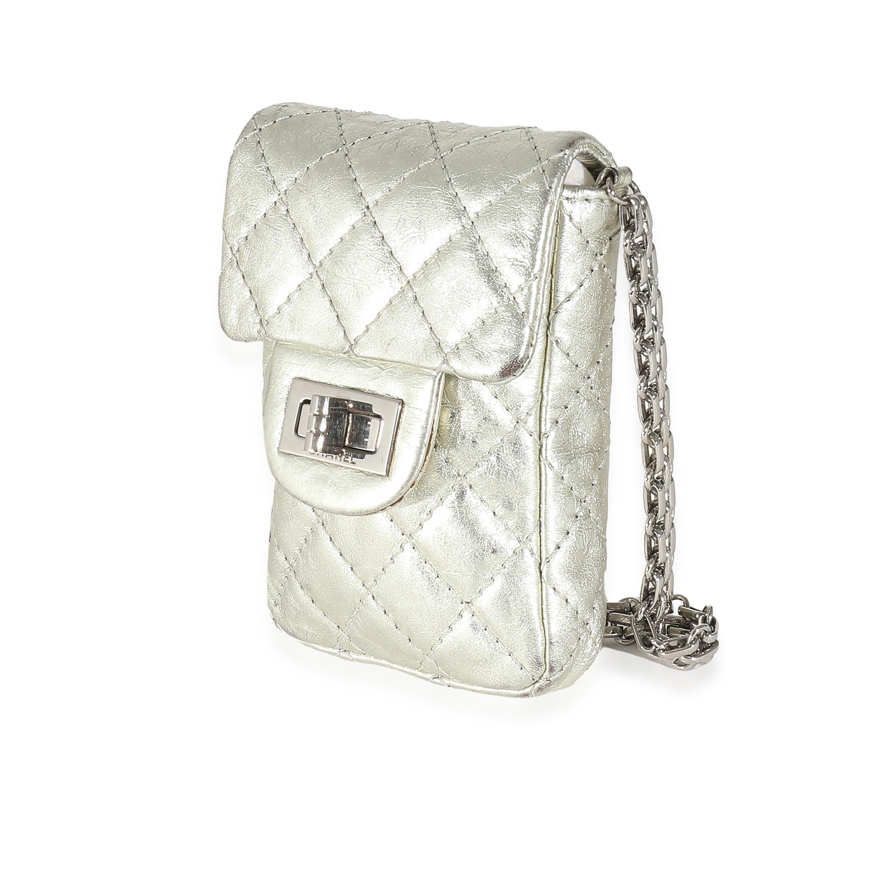 Women's or Men's Chanel Silver Metallic Aged Calfskin Quilted 2.55 Reissue Phone Case For Sale