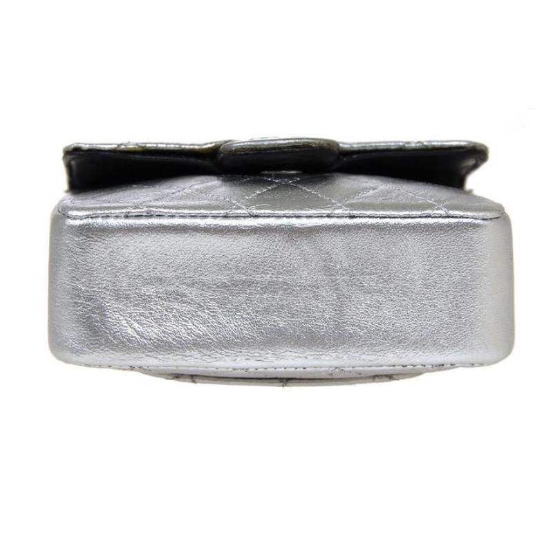 CHANEL Silber Metallic Leder Micro Mini Abendtasche Pochette Gürteltasche mit Kette im Zustand „Gut“ in Chicago, IL