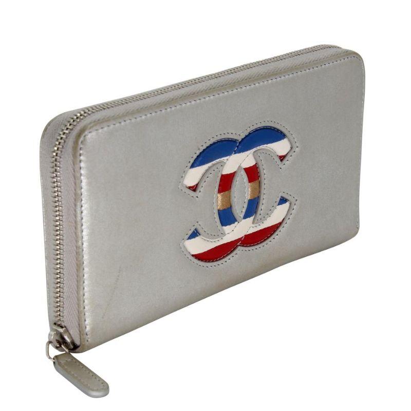 Chanel Silver Metallic Long Signature CC Usa Lambskin Wallet

This luxurious signature CHANEL iconic CC and a rare USA color design includes elegant lambskin leather long wallet with signature chrome hardware the perfect accessory companion. Wallet