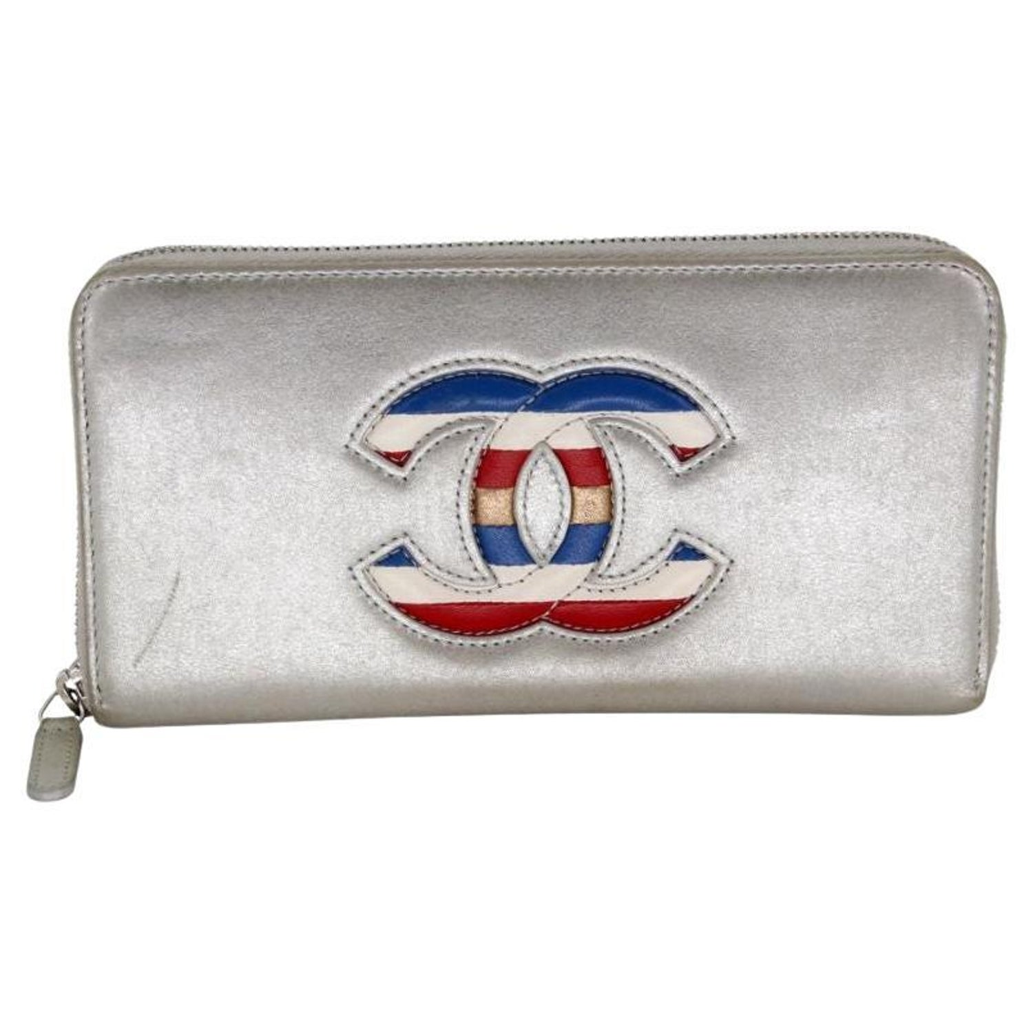 gunstig Alfabet redactioneel Chanel Silver Metallic Long Signature CC Usa Lambskin Wallet For Sale at  1stDibs