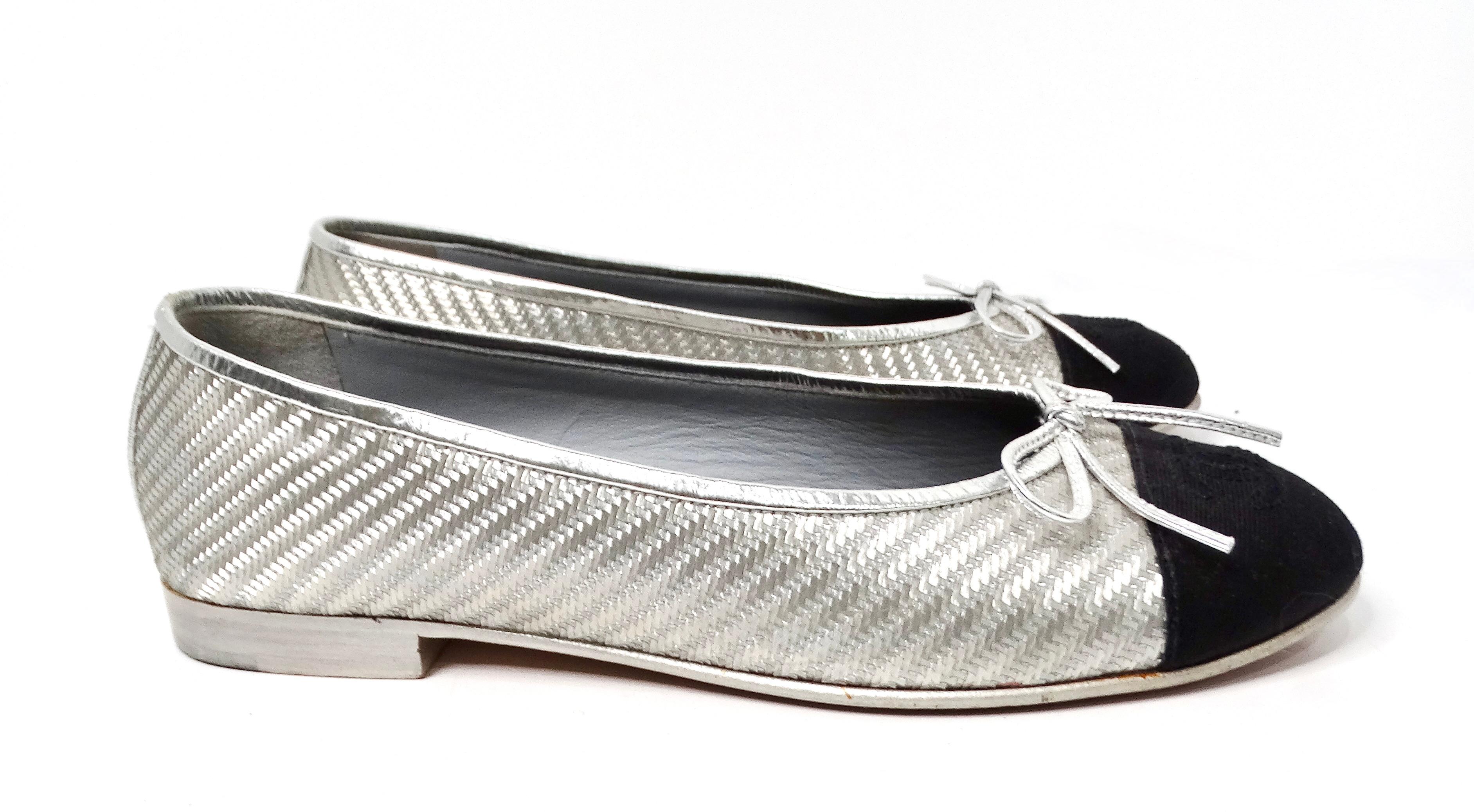 Chanel Silver Metallic PVC Woven Grosgrain Black Cap Toe Ballet Flats For Sale 1