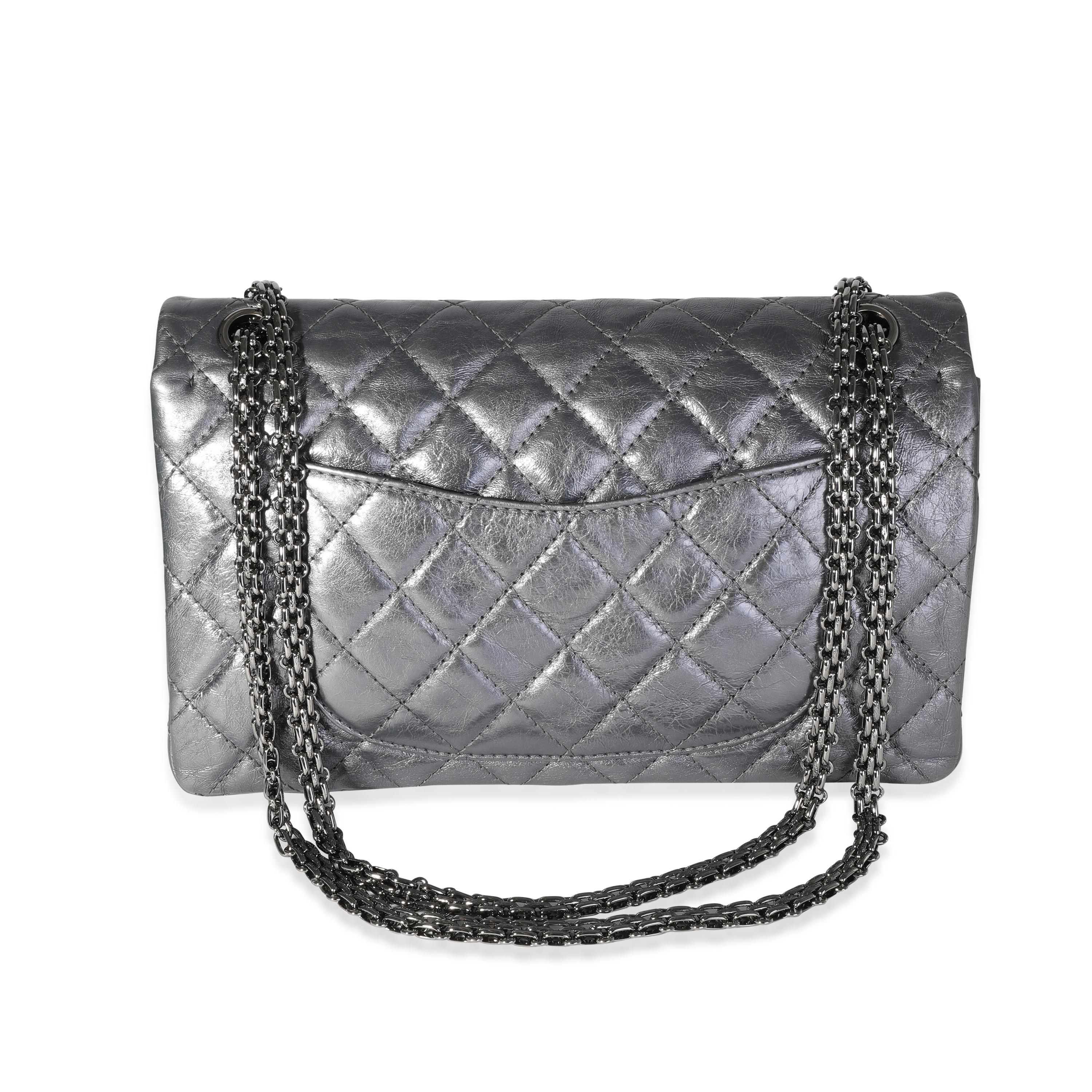 Chanel Silver Metallic Quilted Aged Calfskin Reissue 2.55 226 In Excellent Condition In New York, NY