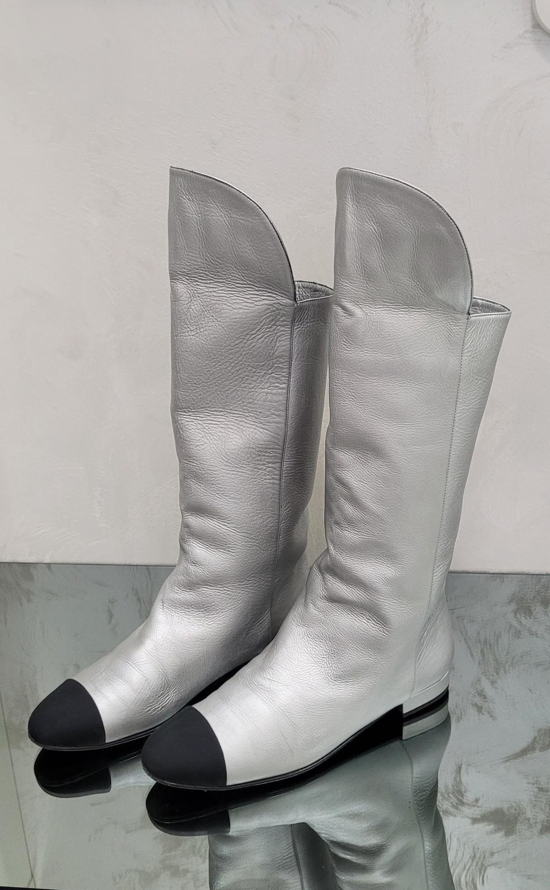 Chanel Silver Mid Calf Boots In Good Condition For Sale In Krakow, PL