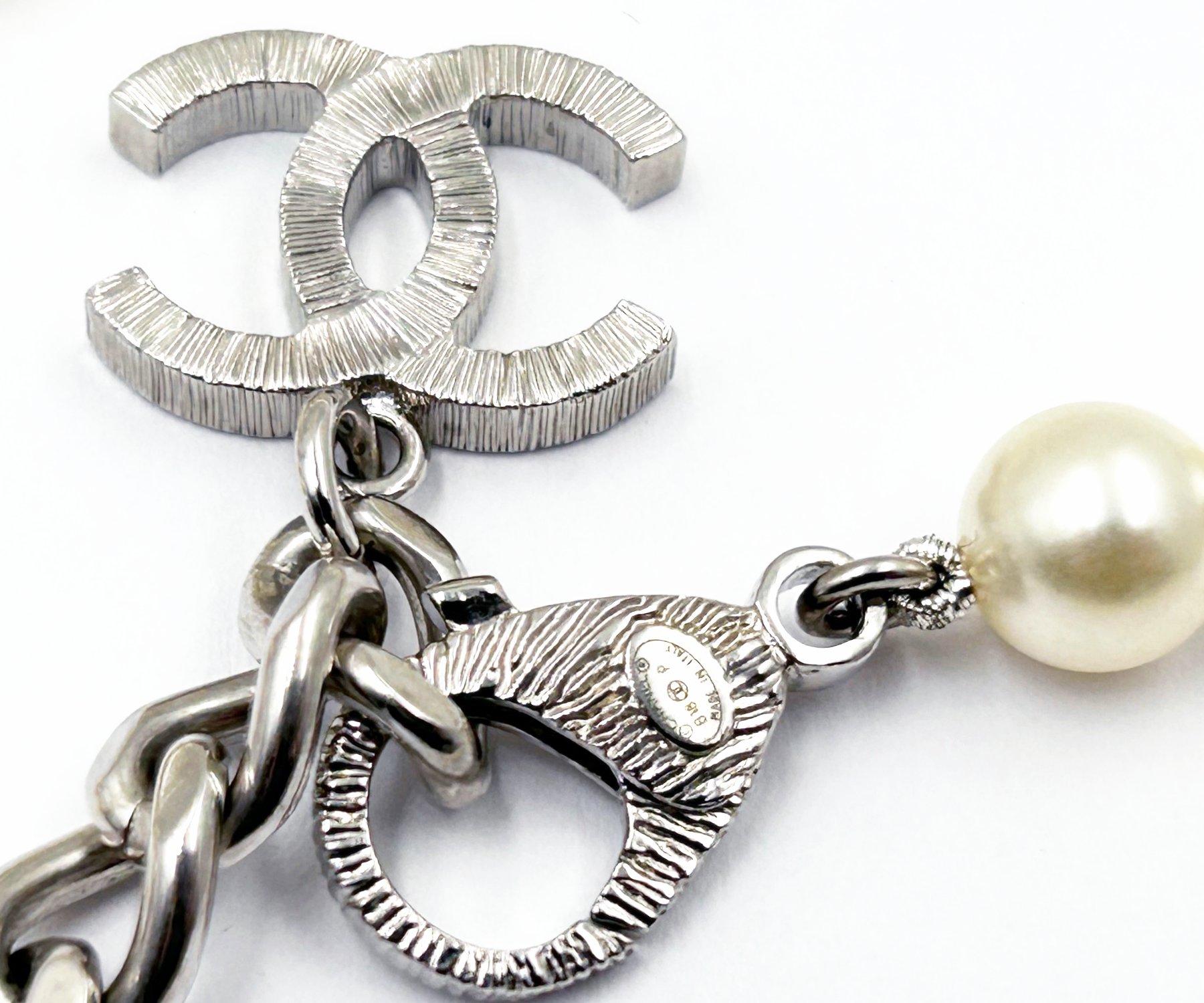 Chanel Collana Mini Flower Crystal CC Pearl in argento in vendita 1