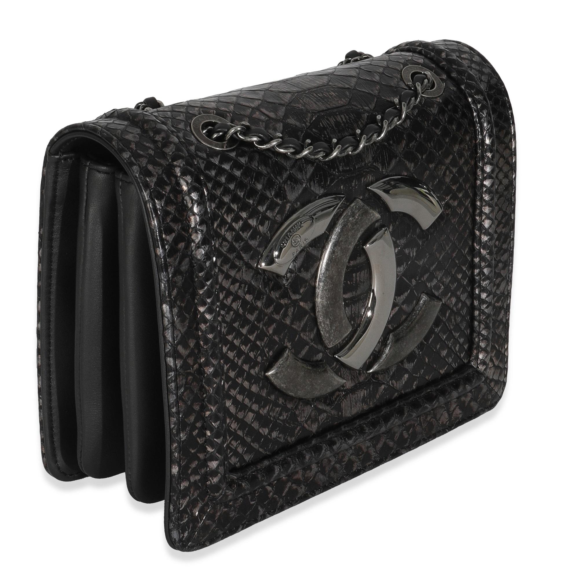 Nero Chanel Argento Ombre Python Antico Flap Bag in vendita