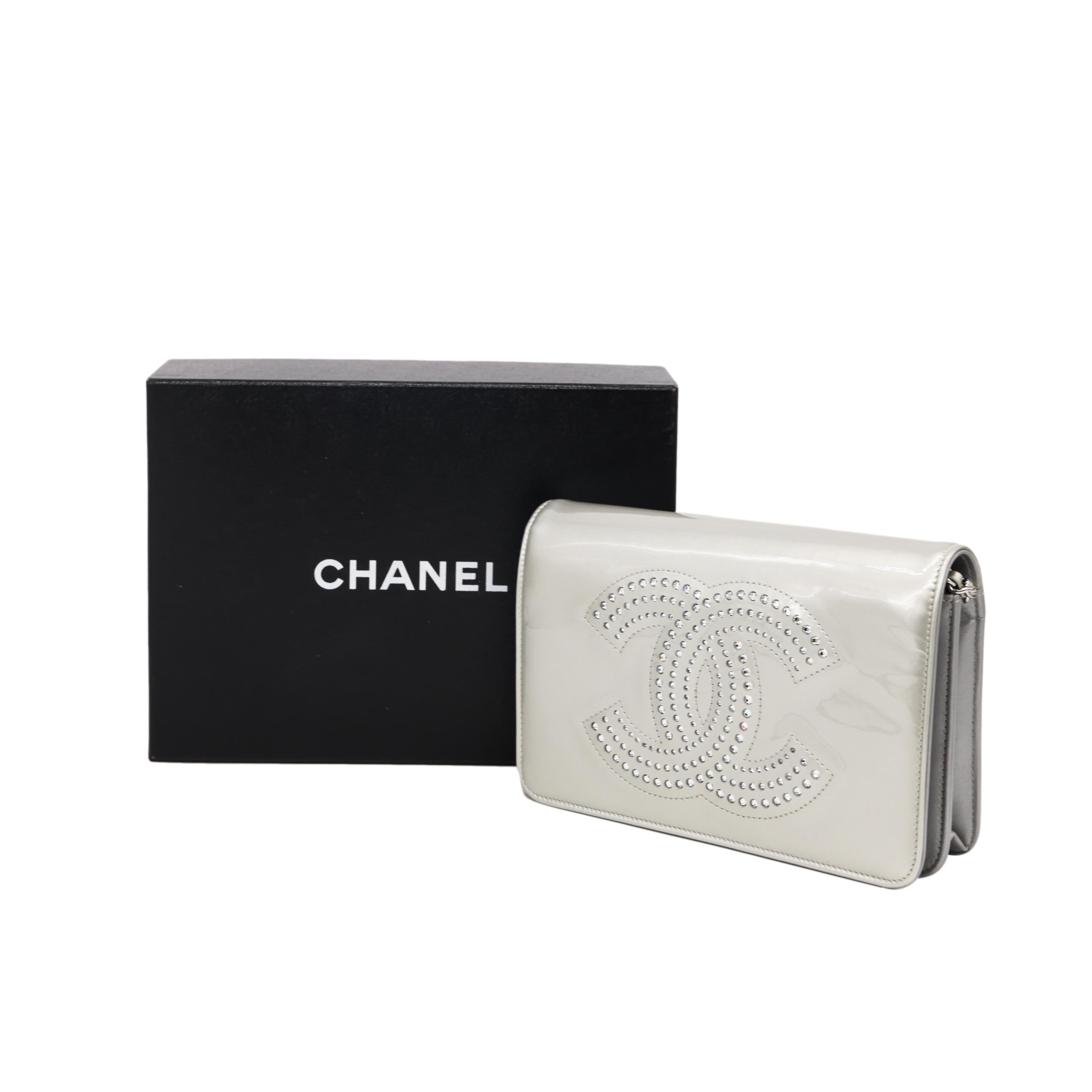 Chanel Silver Patent Leather Strass Wallet on Chain Clutch Crossbody Bag, 2009. 11