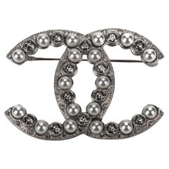 Chanel Silver Pearls CC Logo Pin BNIB
