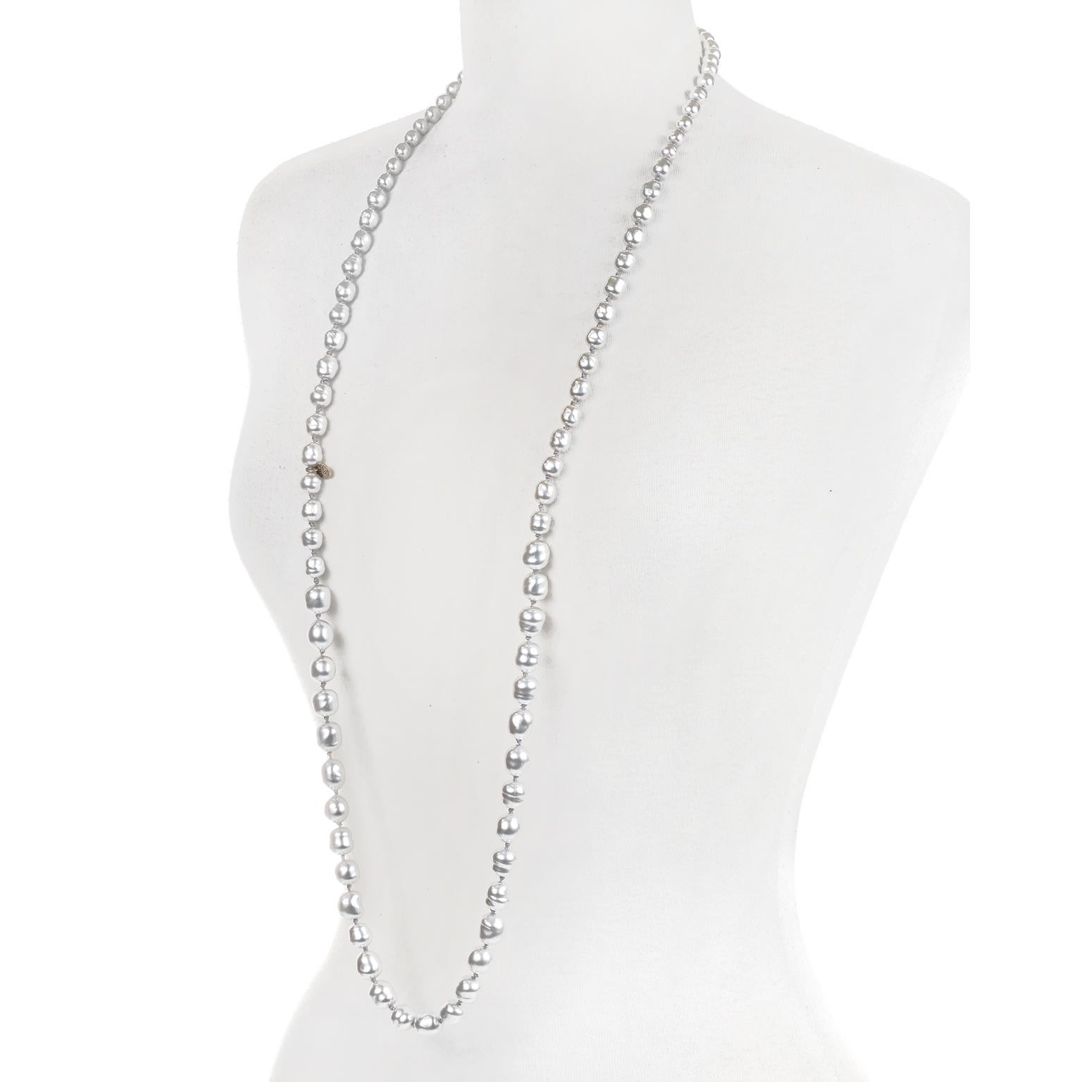 Chanel Silber Perlen Halskette im Zustand „Gut“ im Angebot in Palm Beach, FL