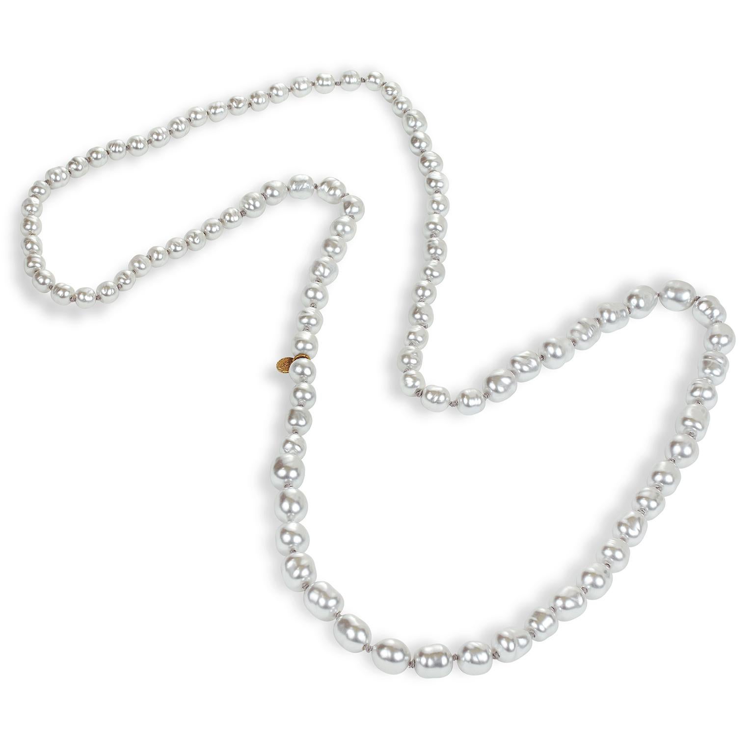 Chanel Silber Perlen Halskette für Damen oder Herren im Angebot