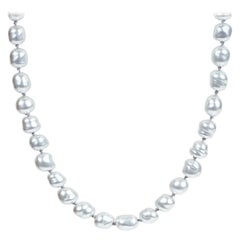 Collier de perles d'argent Chanel