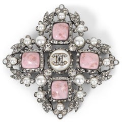 CHANEL silver & pink 21P PEARL & STRASS Brooch