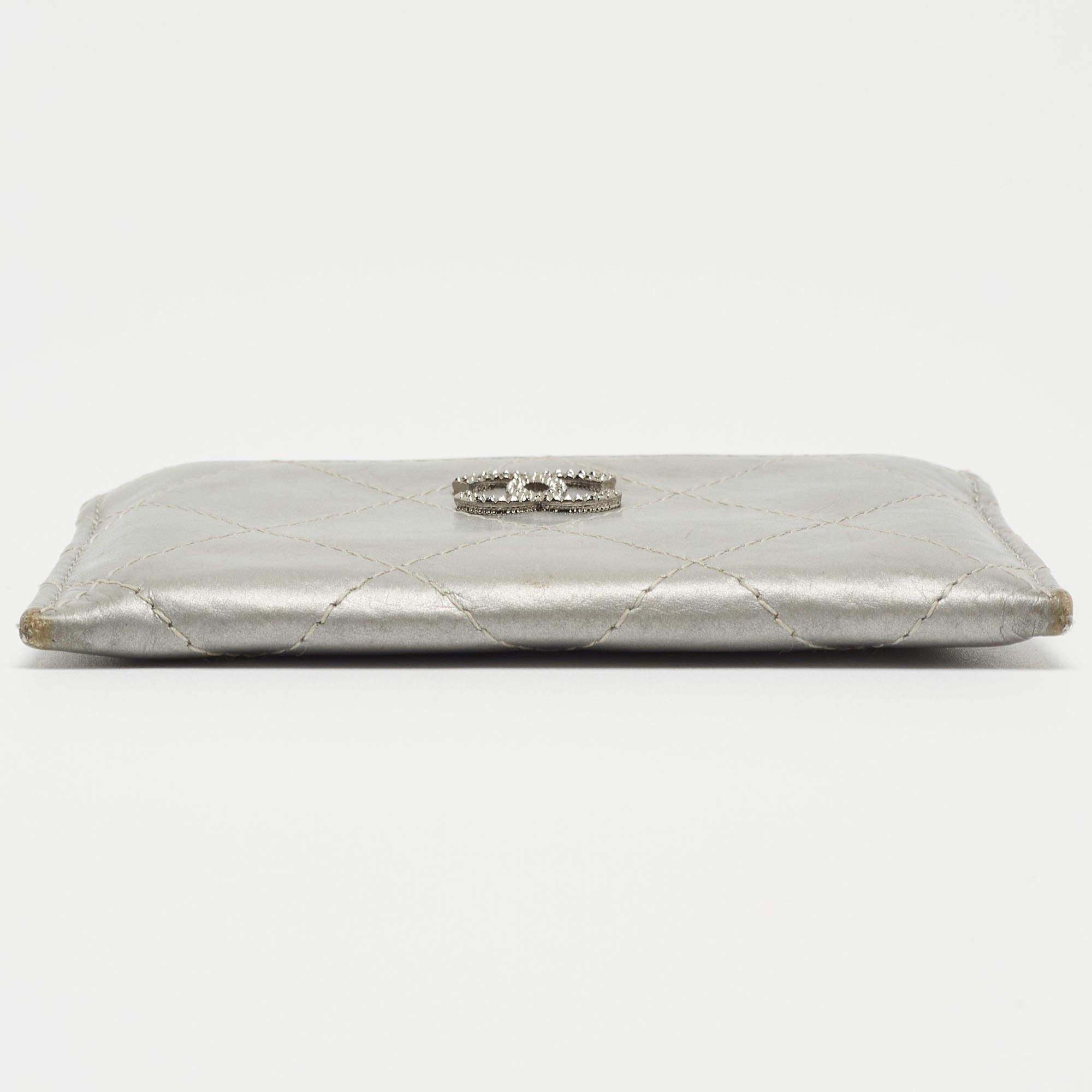 Chanel Silver/Pink Quilted Leather CC Classic Card Holder In Good Condition In Dubai, Al Qouz 2