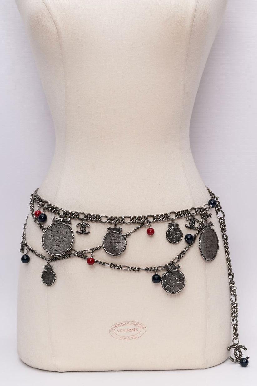 Chanel Silver Plate with Charms Belt Fall Collection, 2004 In Excellent Condition For Sale In SAINT-OUEN-SUR-SEINE, FR