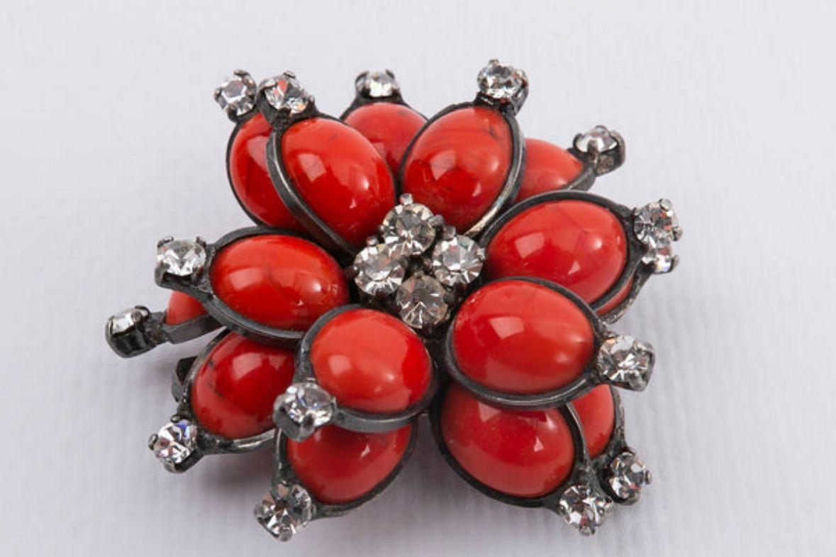 Chanel Silver Plated Brooch in Glass In Excellent Condition For Sale In SAINT-OUEN-SUR-SEINE, FR