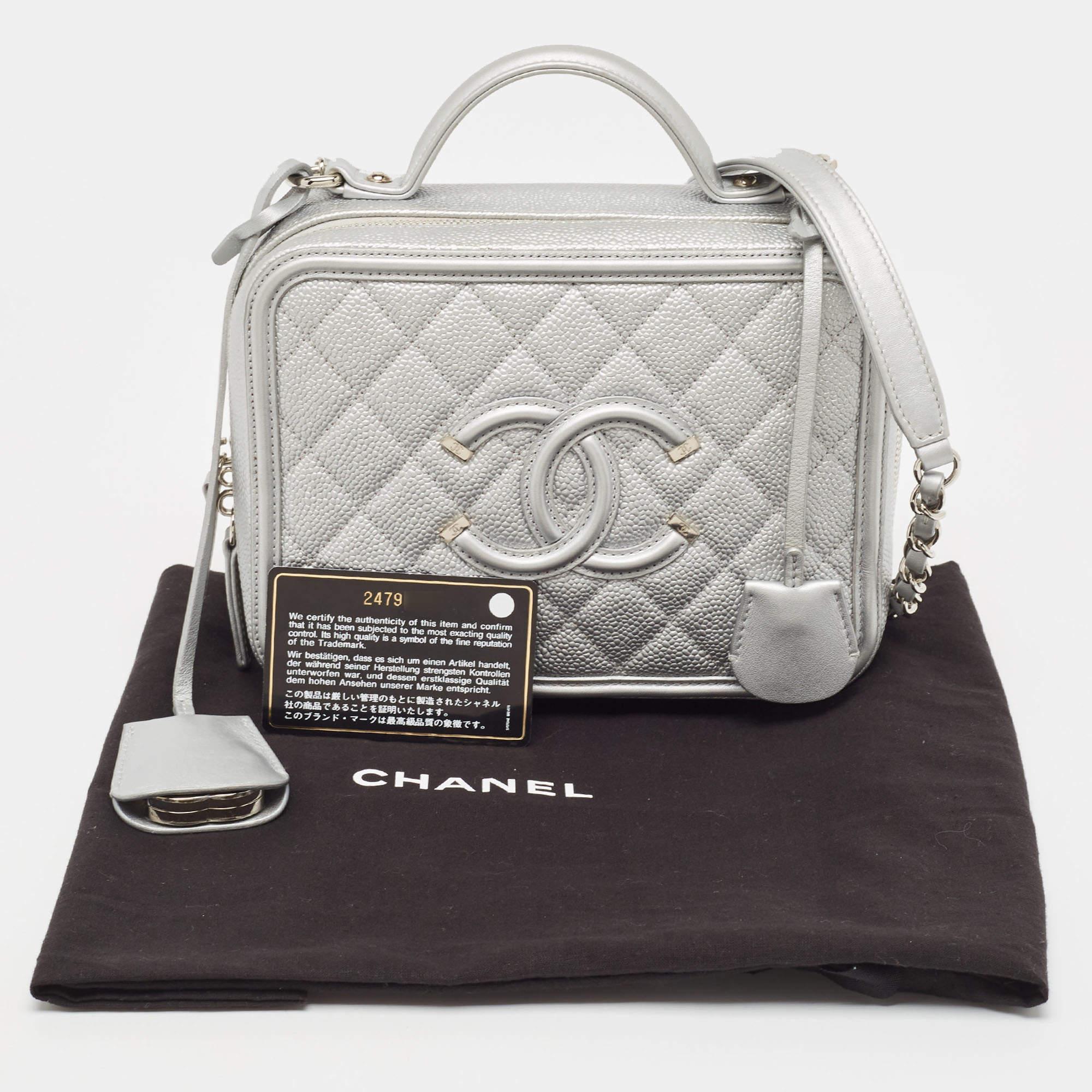 Chanel Silver Quilted Caviar Leather Medium CC Filigree Vanity Case Bag For Sale 9