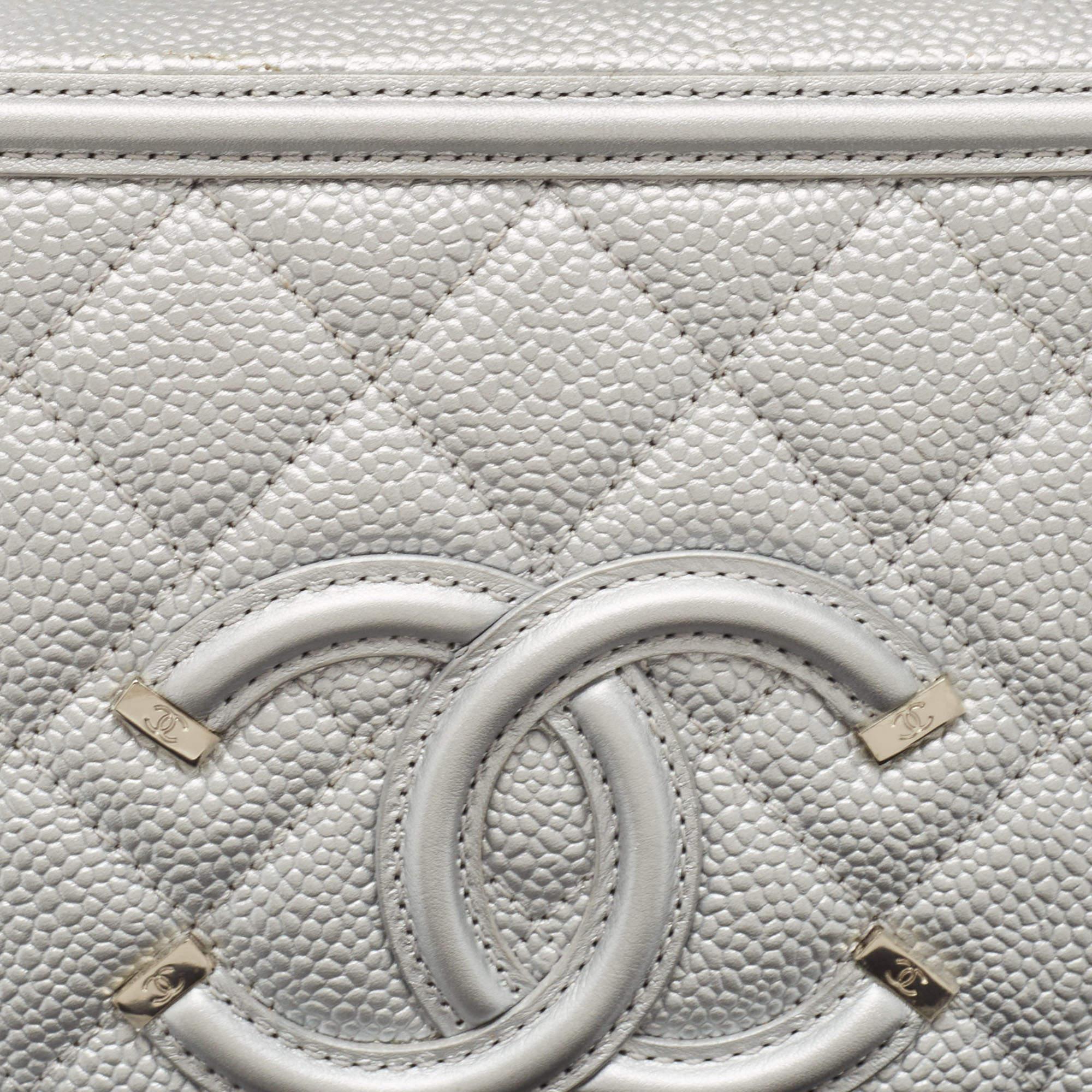 Chanel Silver Quilted Caviar Leather Medium CC Filigree Vanity Case Bag 2