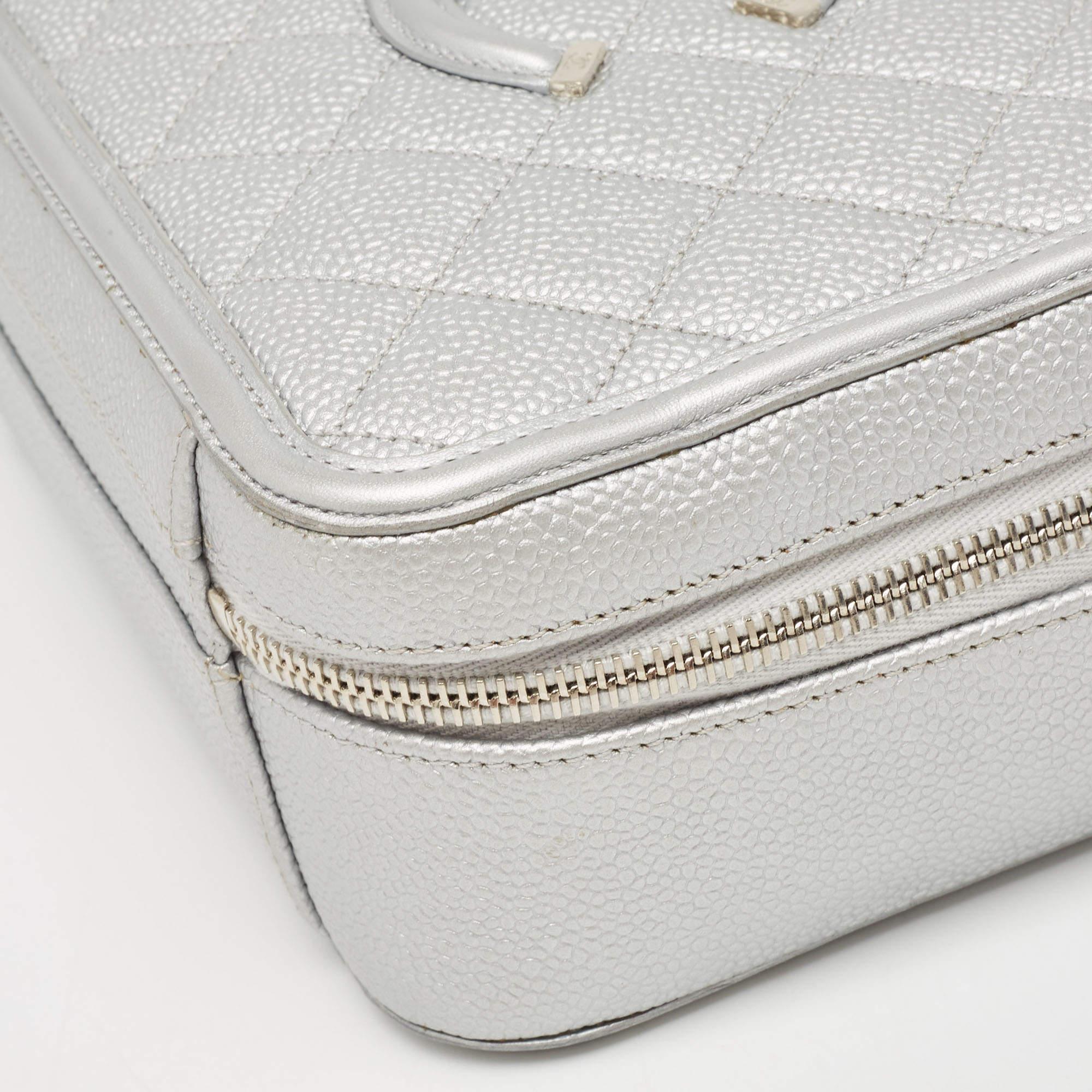Chanel Silver Quilted Caviar Leather Medium CC Filigree Vanity Case Bag 3