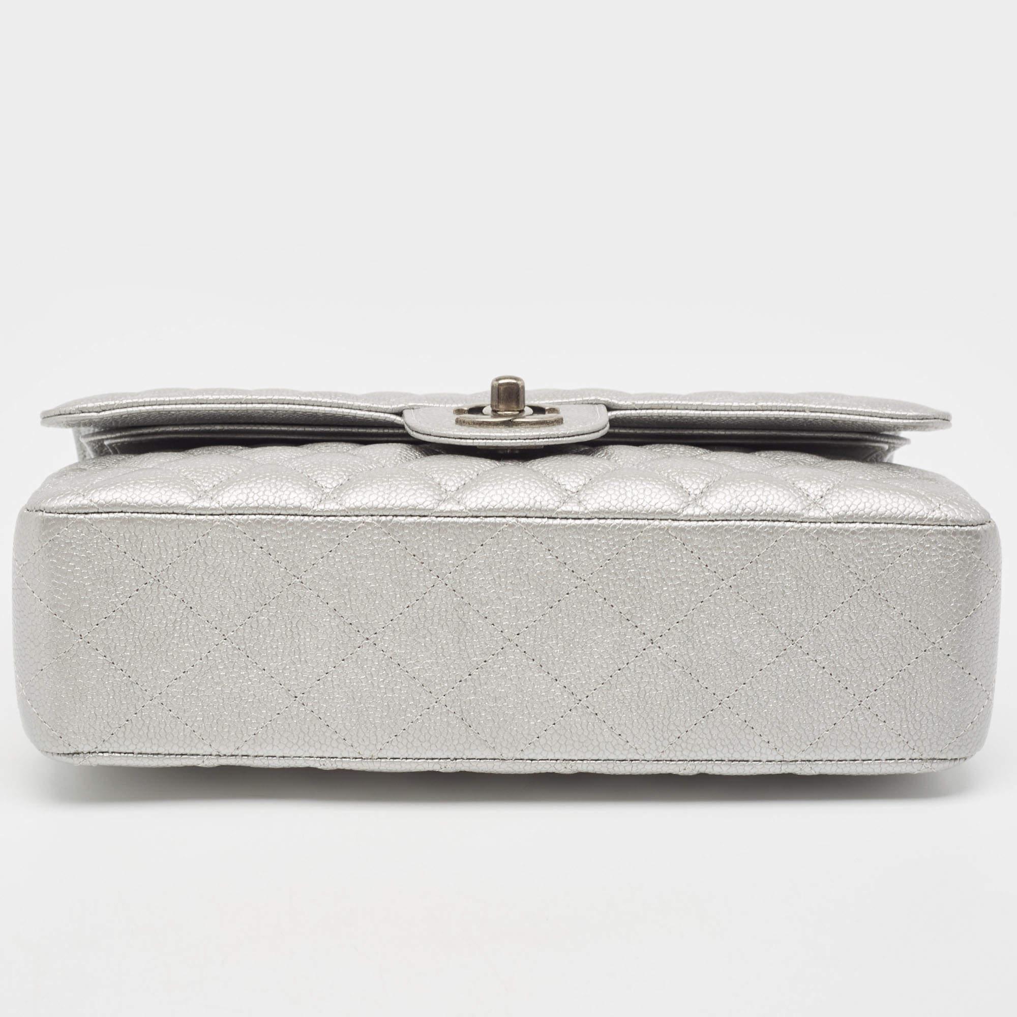 Chanel Silver Quilted Caviar Medium Classic Leather Double Flap Bag en vente 6