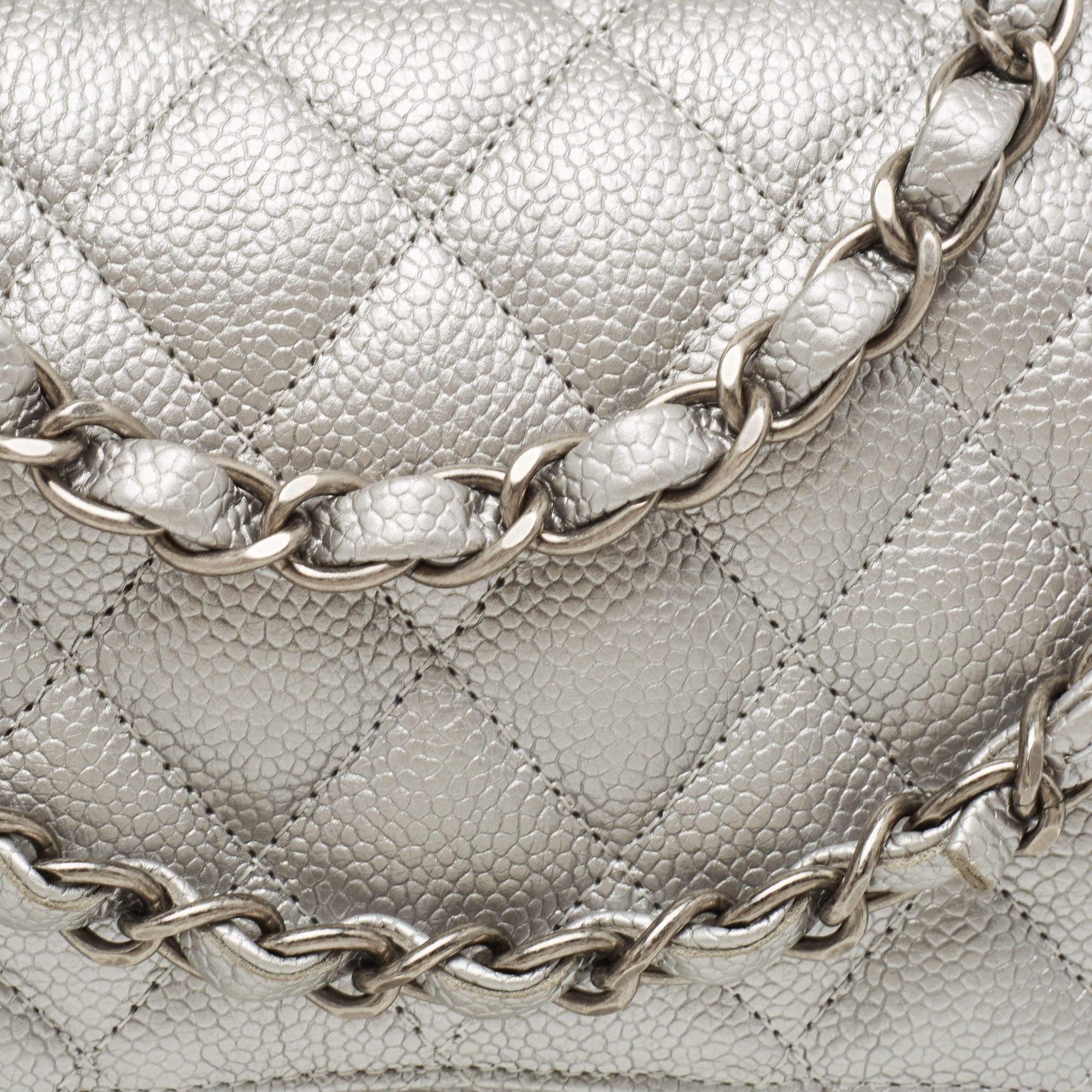 Chanel Silver Quilted Caviar Medium Classic Leather Double Flap Bag en vente 7