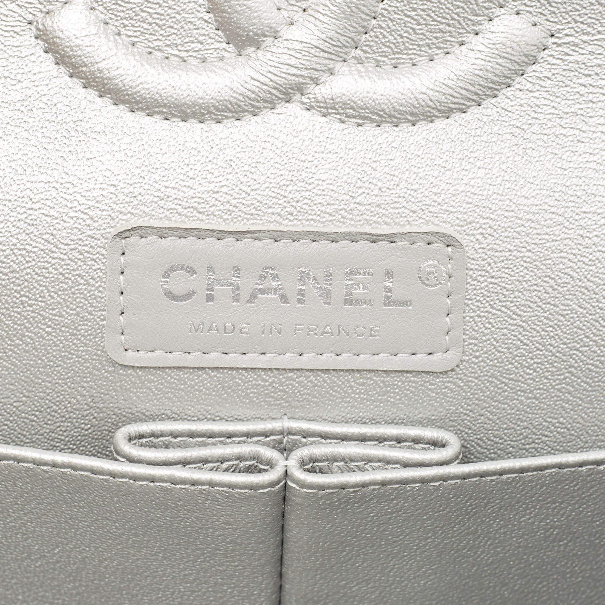 Chanel Silver Quilted Caviar Medium Classic Leather Double Flap Bag en vente 9