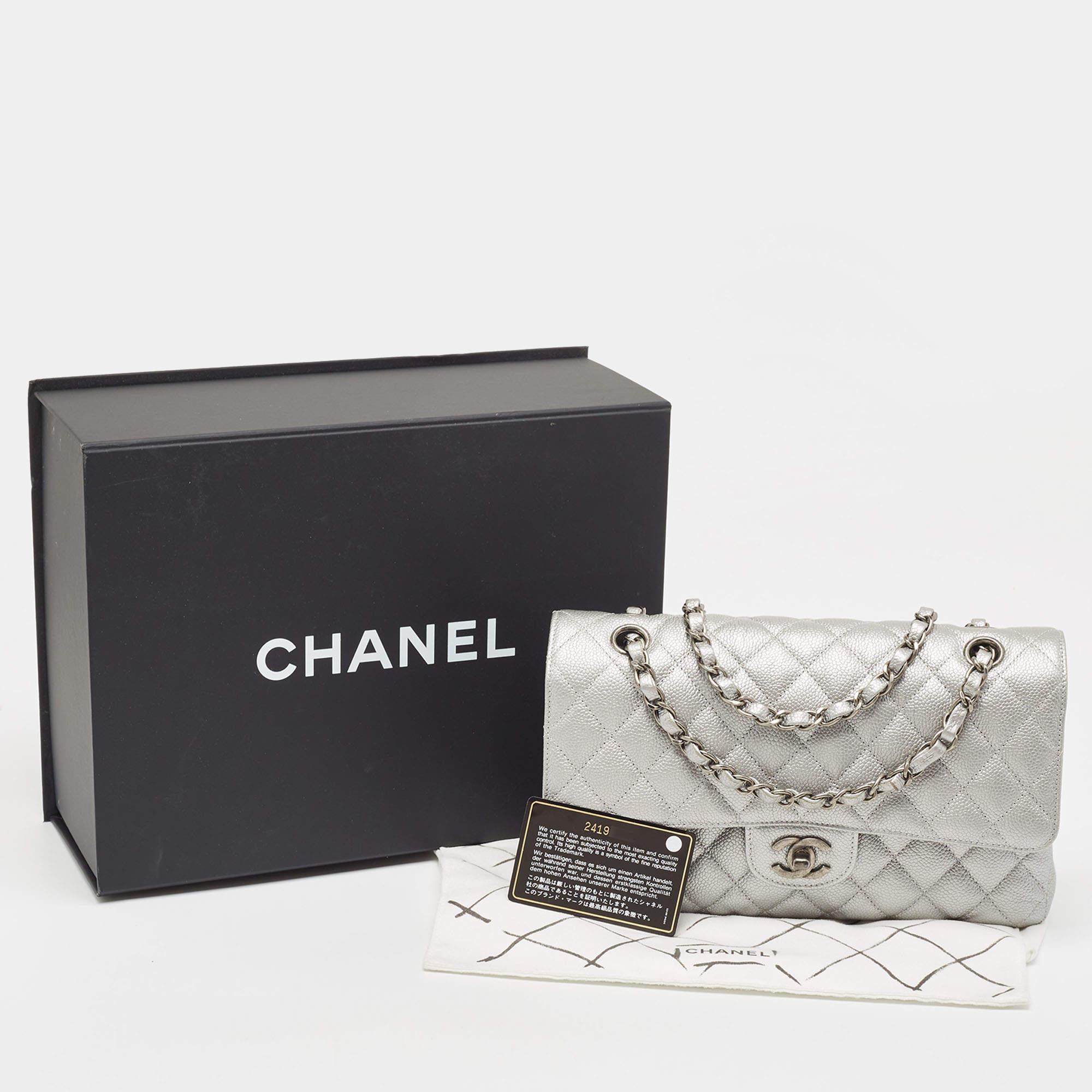 Chanel Silver Quilted Caviar Medium Classic Leather Double Flap Bag en vente 10