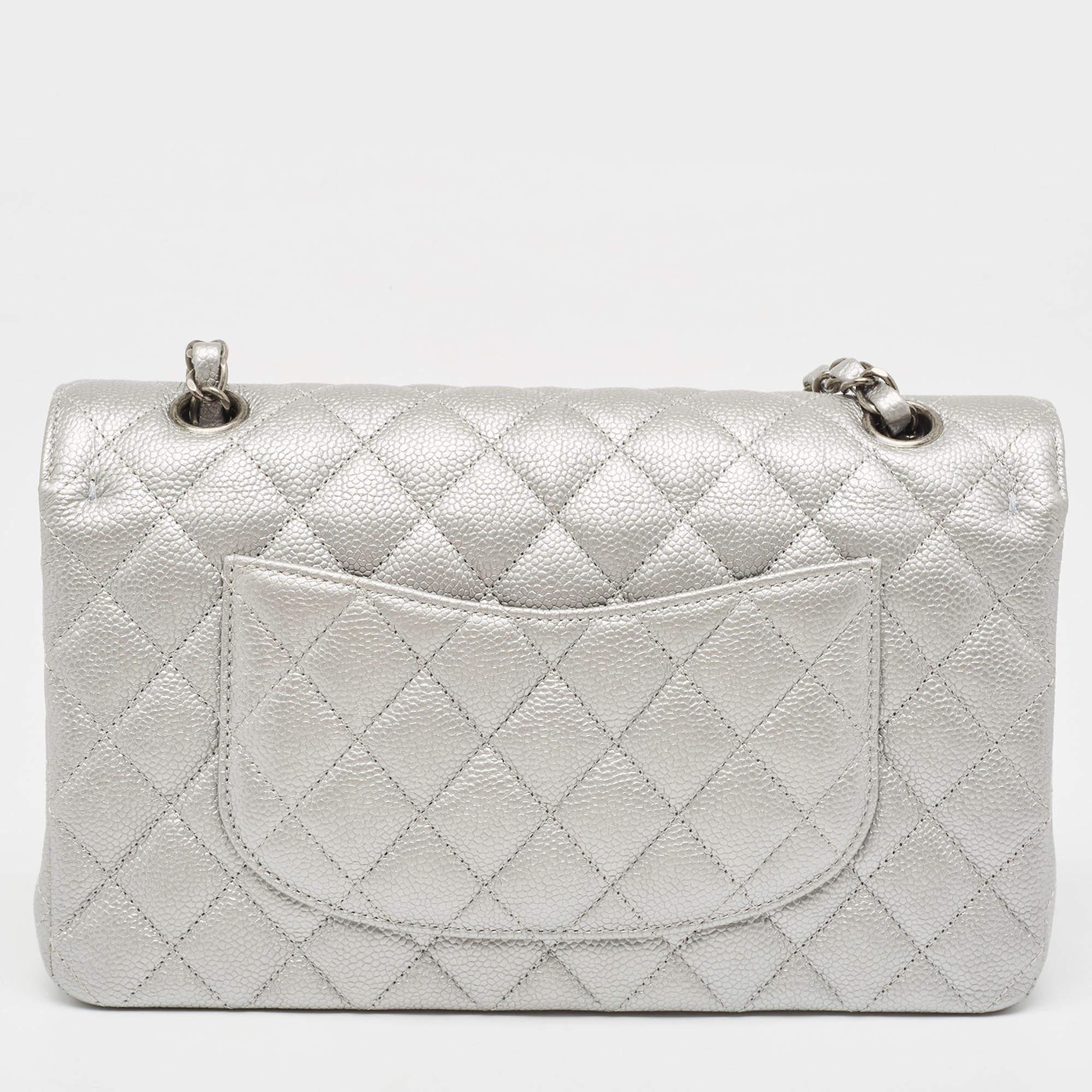 Chanel Silver Quilted Caviar Medium Classic Leather Double Flap Bag Pour femmes en vente