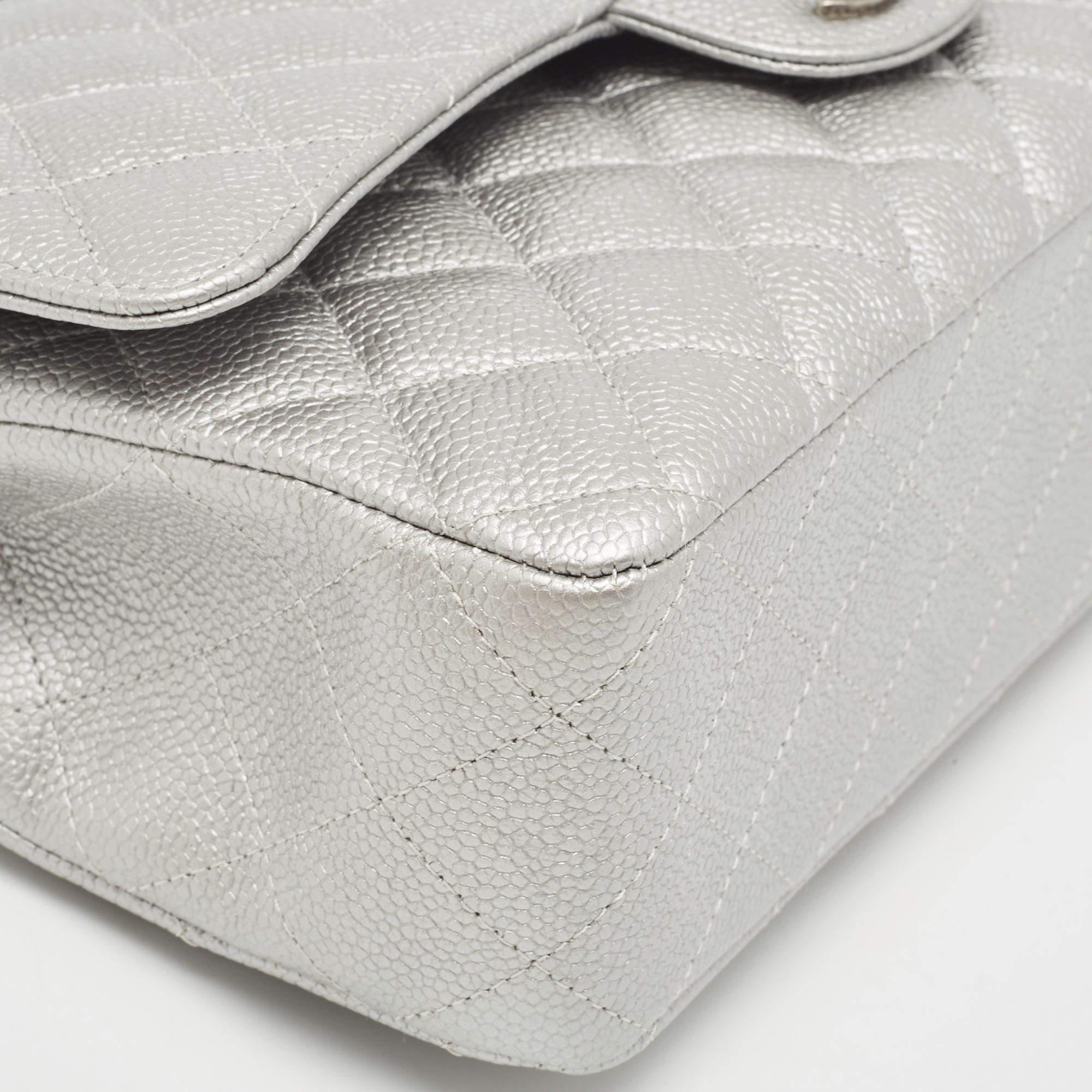 Chanel Silver Quilted Caviar Medium Classic Leather Double Flap Bag en vente 5