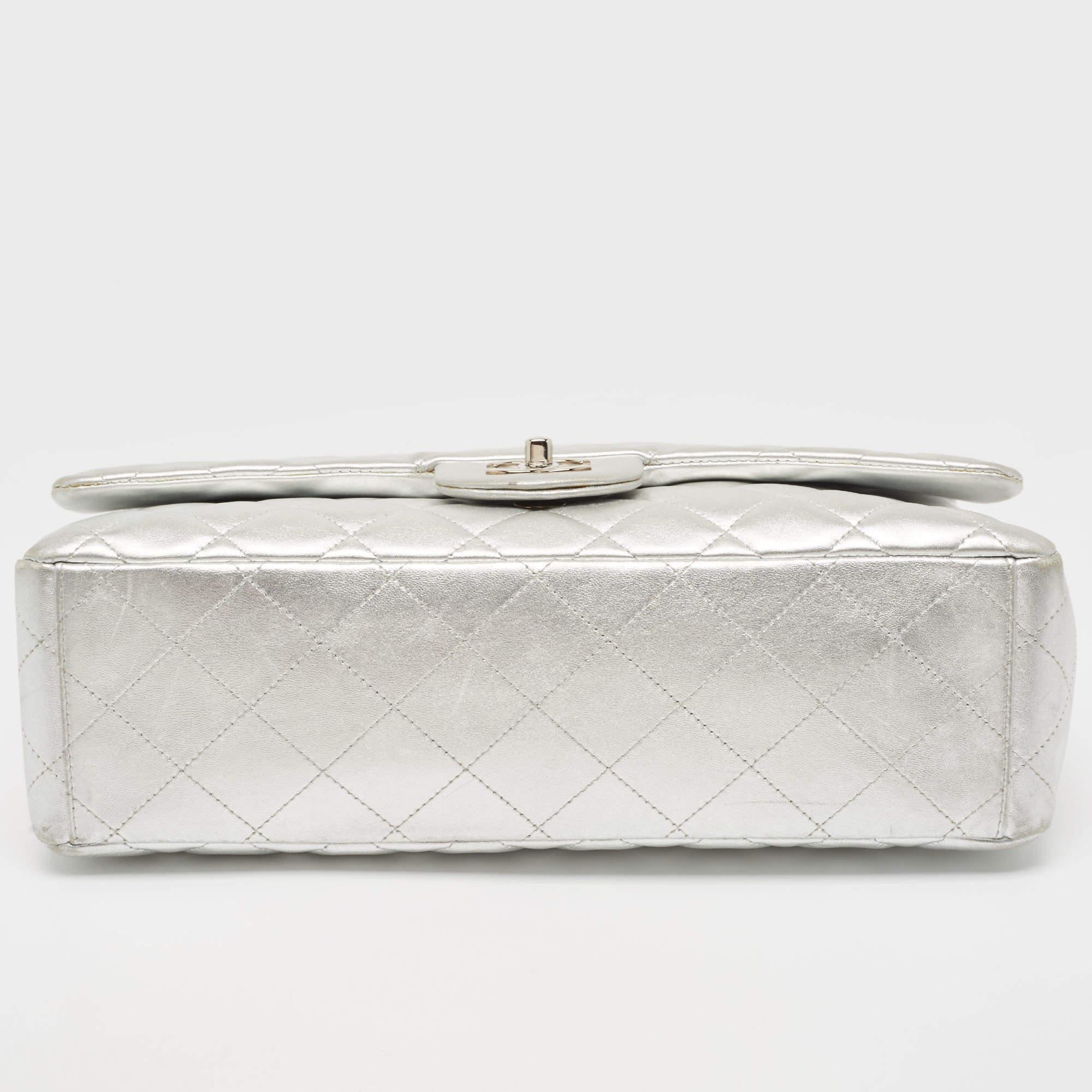 Chanel Silver Quilted Lambskin Leather Maxi Classic Single Flap Bag For Sale 3