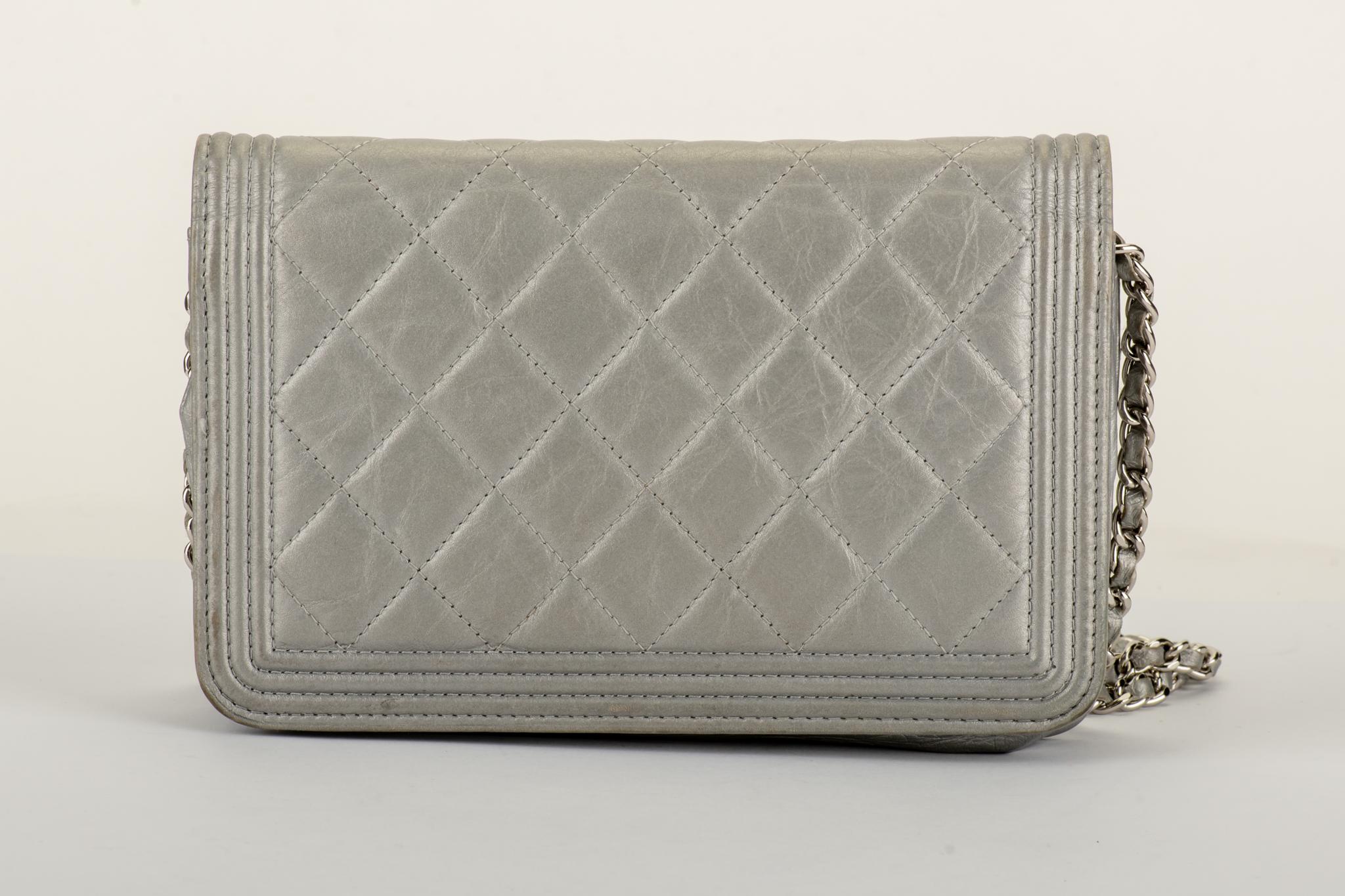 Chanel Silver Quilted Leather Boy Bag Crossbody  In Good Condition In West Hollywood, CA
