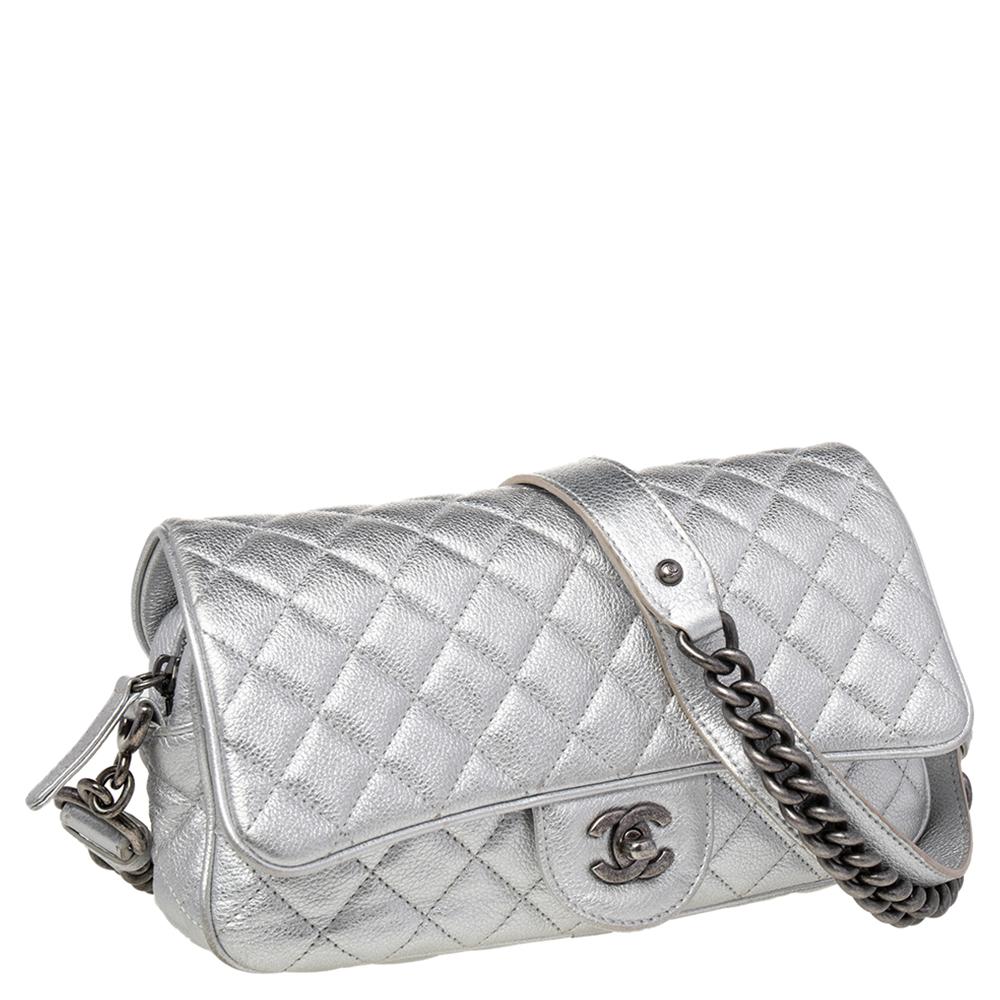 Chanel Silver Quilted Leather Medium Casual Rock Airlines Flap Bag In Good Condition In Dubai, Al Qouz 2