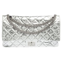 Chanel Silberne gesteppte Reissue 2.55 klassische 228 Klappentasche aus Leder
