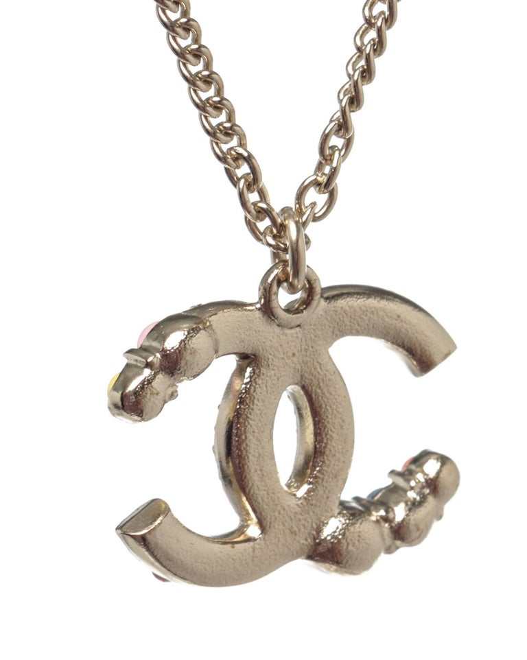 Chanel Halskette aus Silber mit Strasssteinen und Perlen im Angebot bei  1stDibs