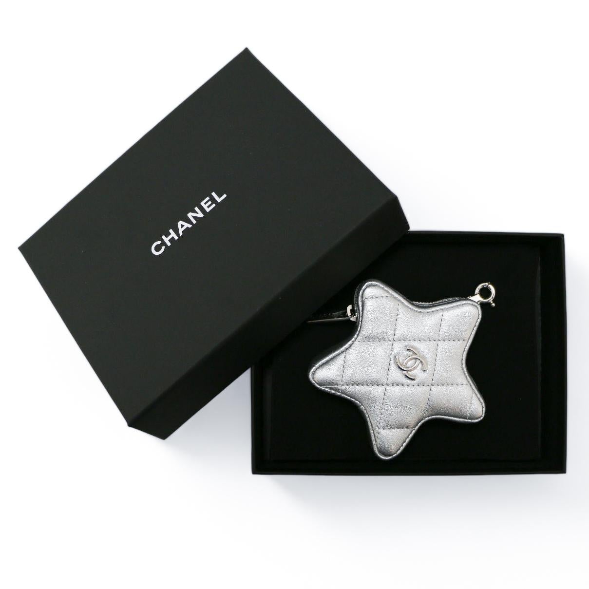Chanel breloque étoile argentée en vente 2