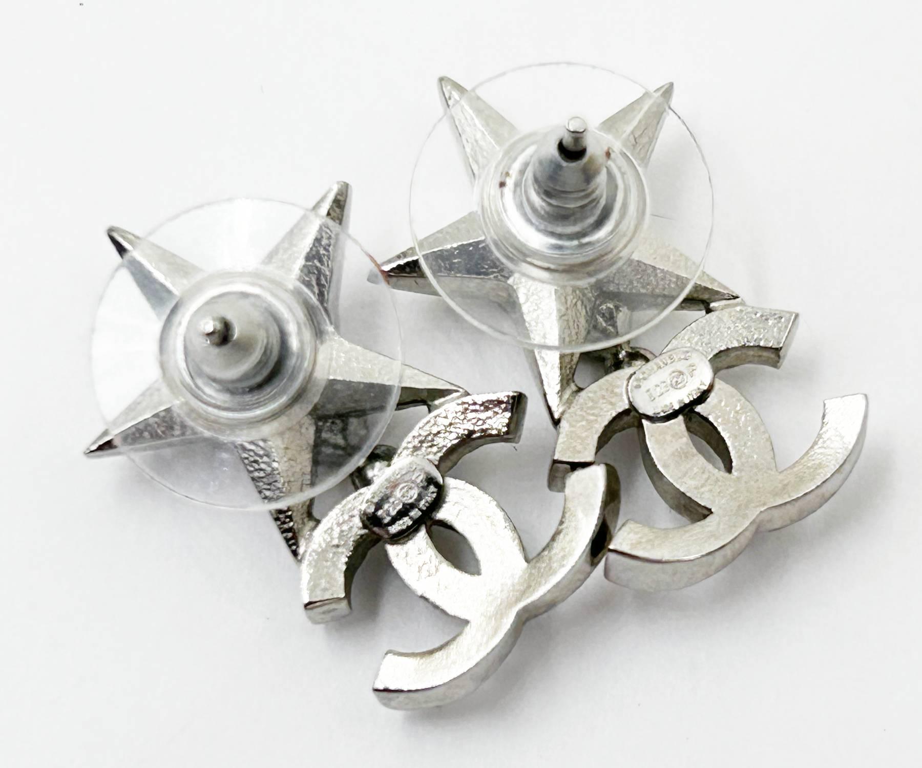 Boucles d'oreilles Piercing Chanel Silver Star Green Stone CC Crystal Pour femmes en vente