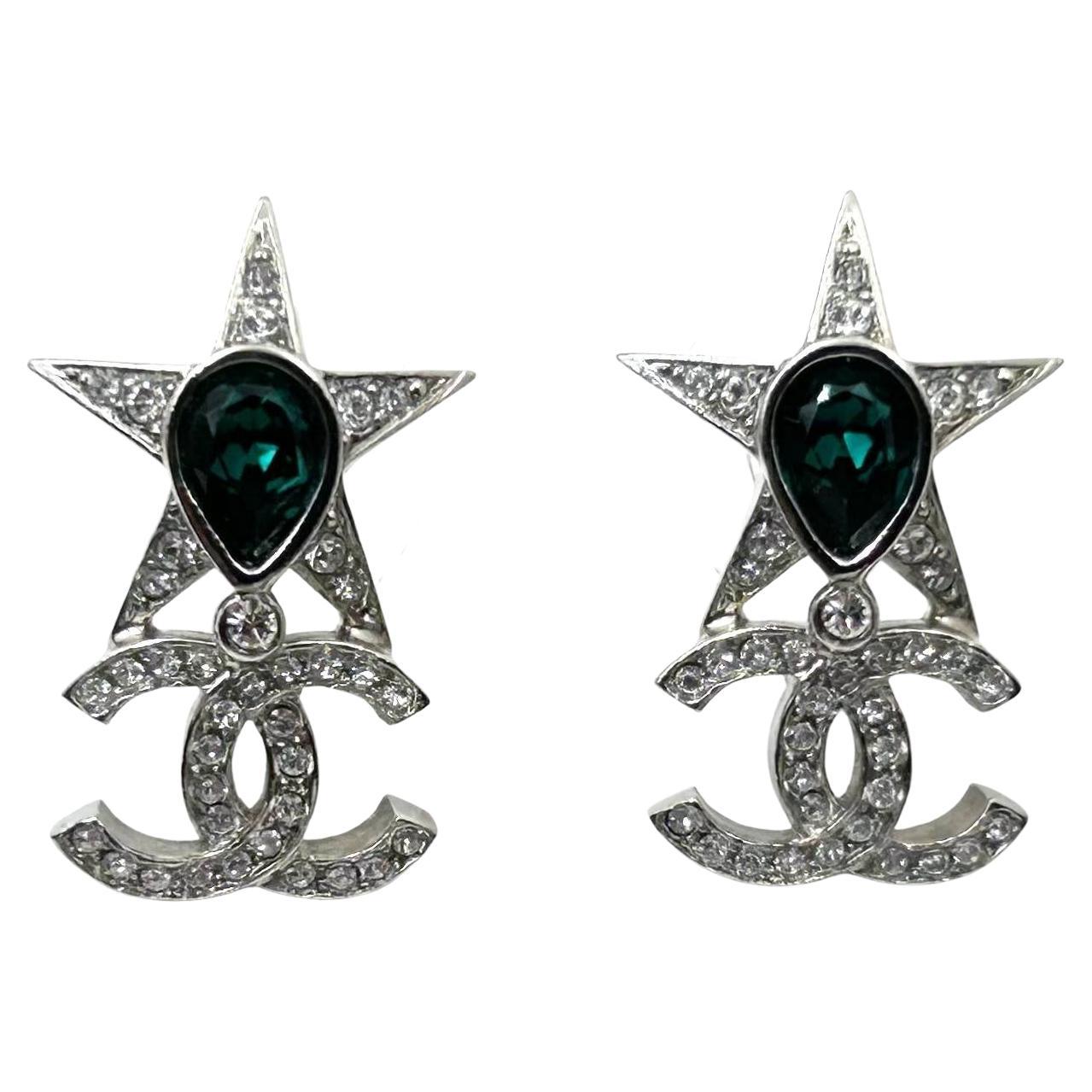 Boucles d
oreilles Piercing Chanel Silver Star Green Stone CC Crystal