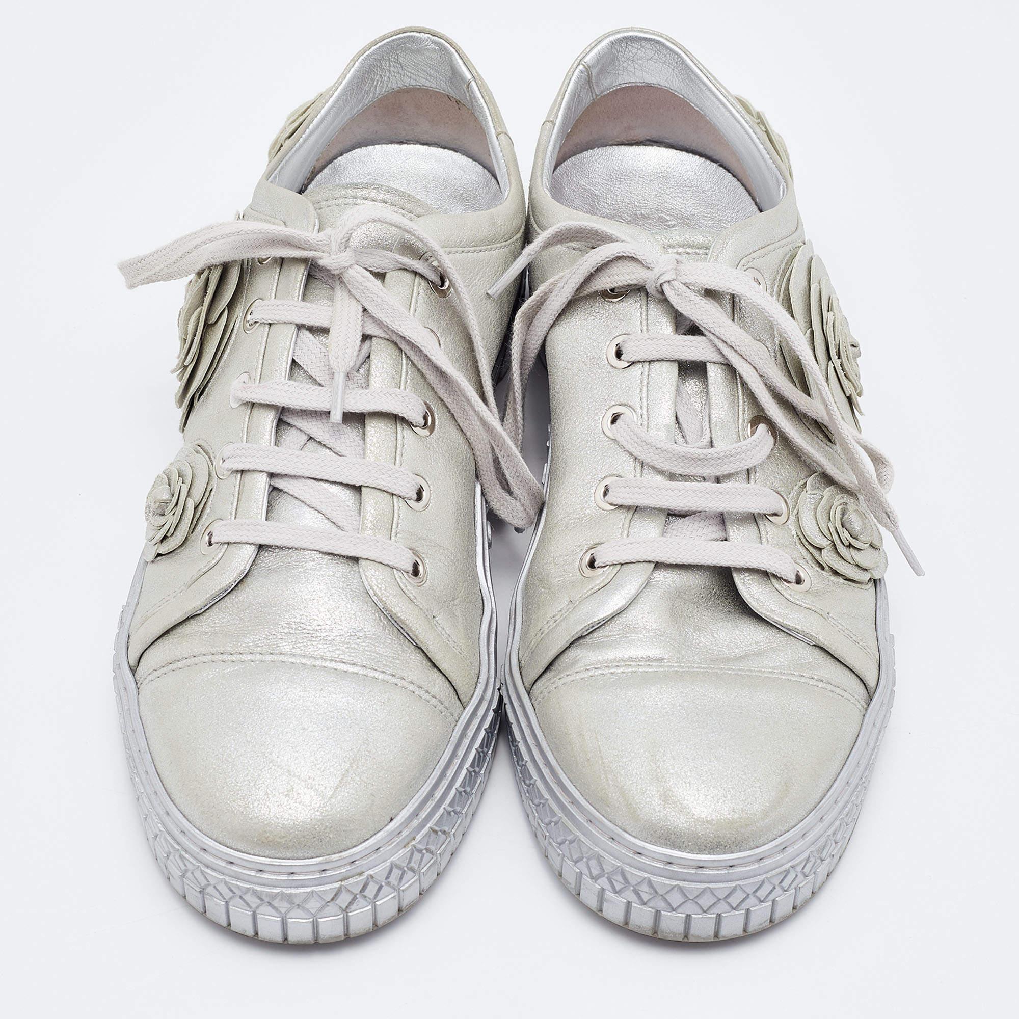 Let this comfortable pair be your first choice when you're out for a long day. These Chanel sneakers for women have well-sewn uppers beautifully set on durable soles.

Includes: Original Dustbag, Original Box
