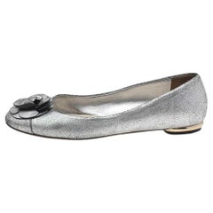 Chanel Silver Textured Leather Camellia Ballet Flats Size 41