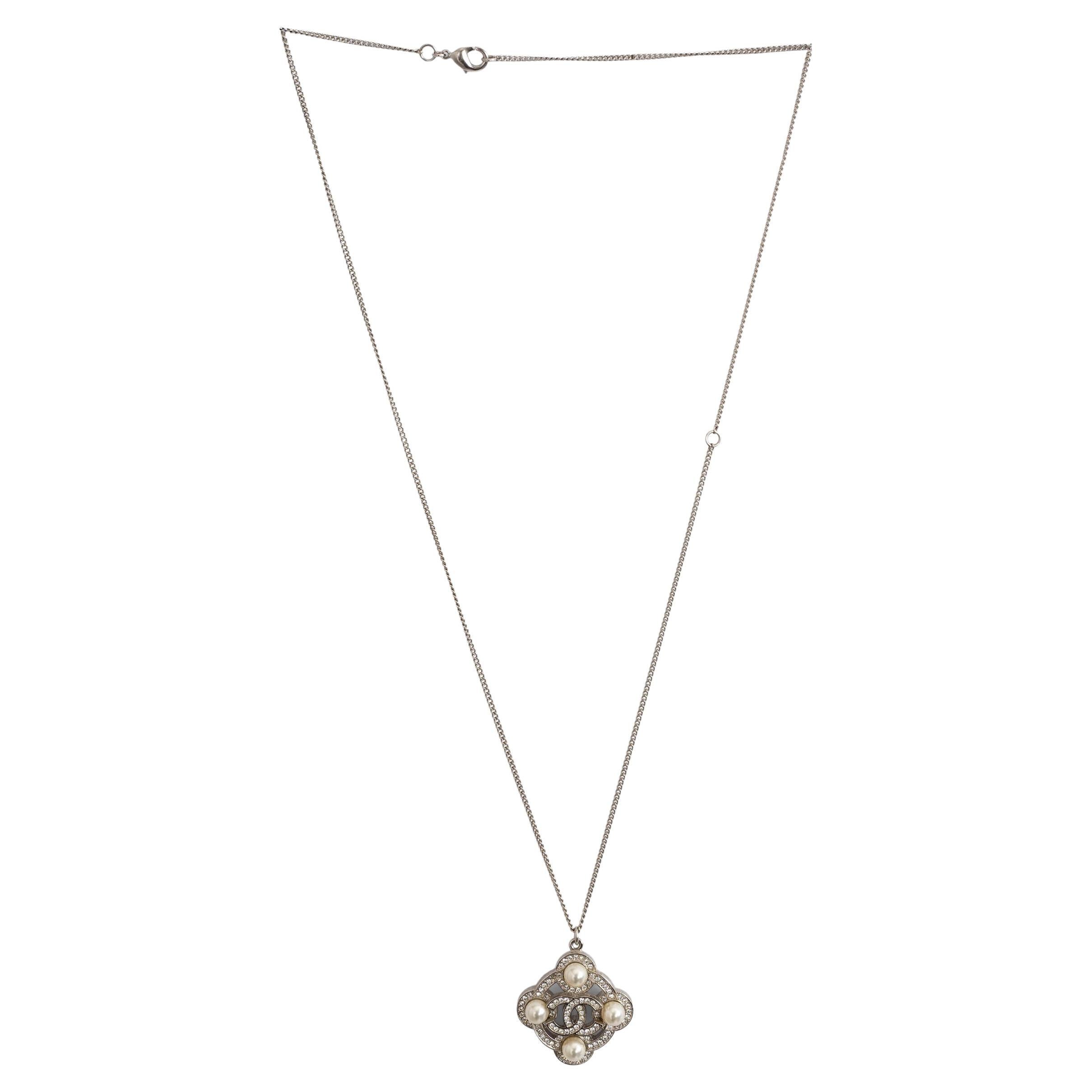 CHANEL silver-tone 16B CRYSTAL & PEARL PENDENT CHAIN Necklace