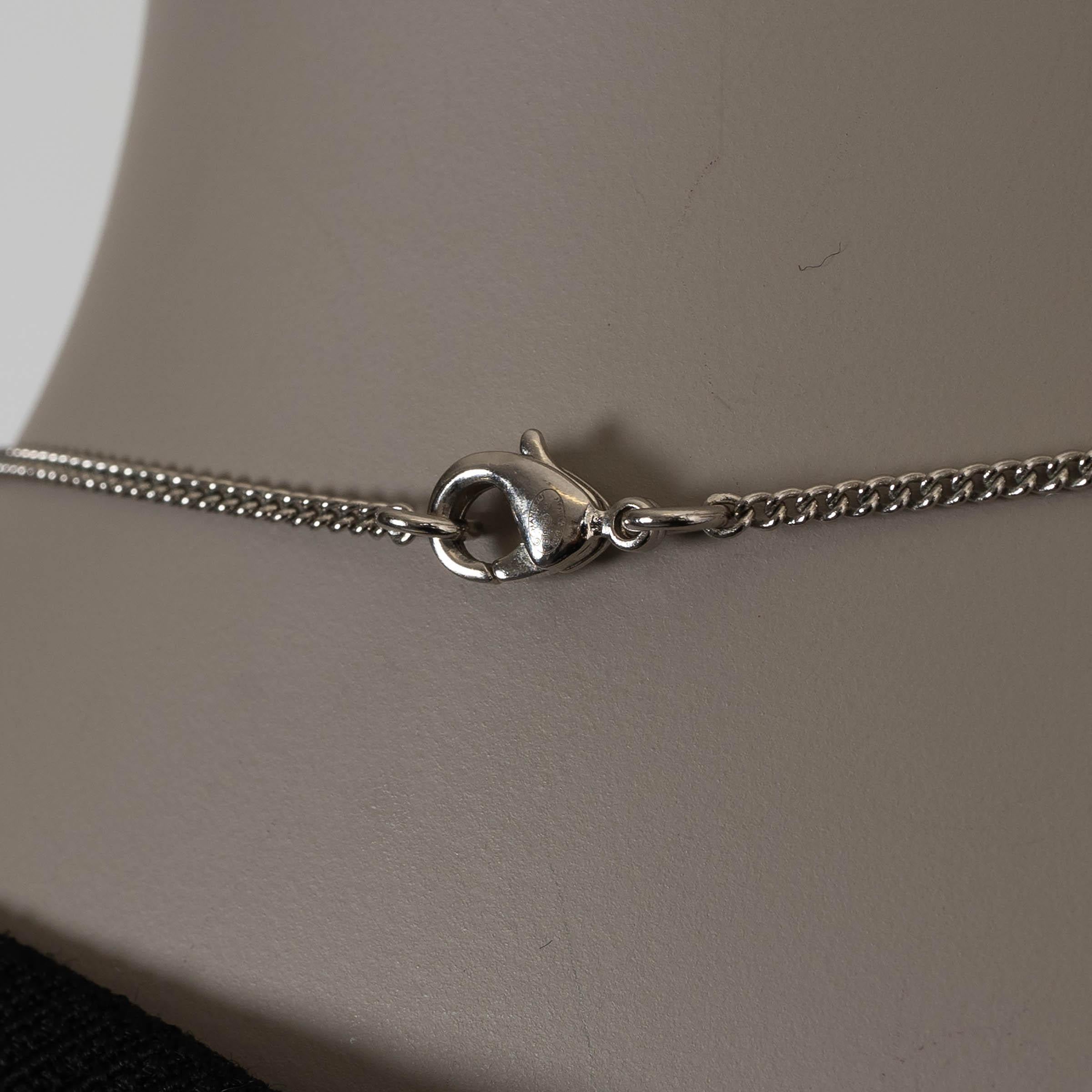 Chanel argento 19C LA PAUSA CRYSTAL LIFESAVER Collana con ciondolo in vendita 1
