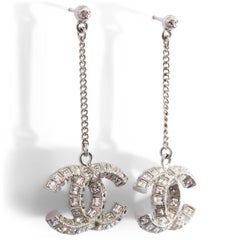 CHANEL silver-tone 20B BAGUETTE RHINESTONE CC Drop Earrings