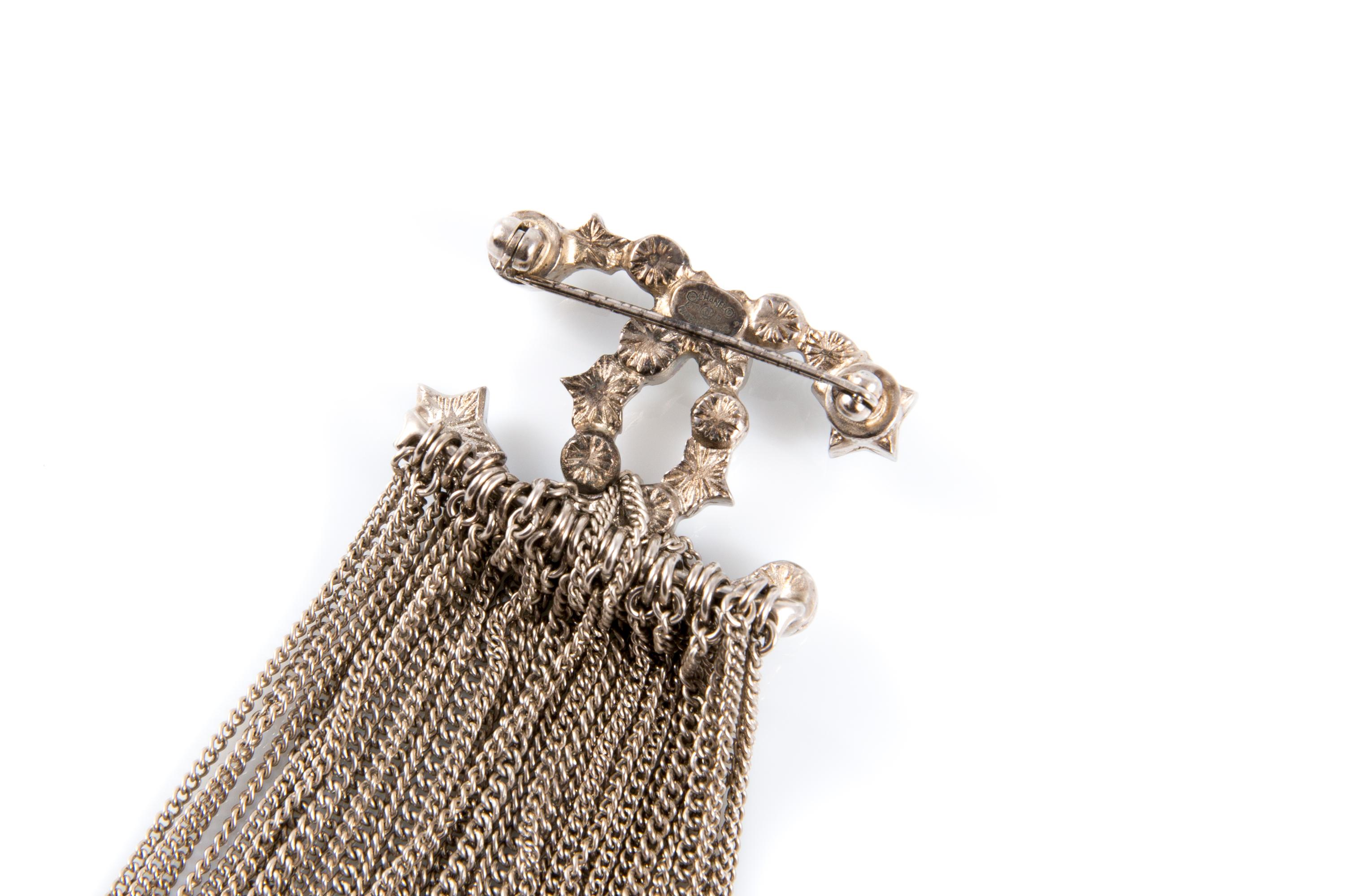 Chanel Silber Ton Kette Tropfen große CC Brosche im Angebot 2