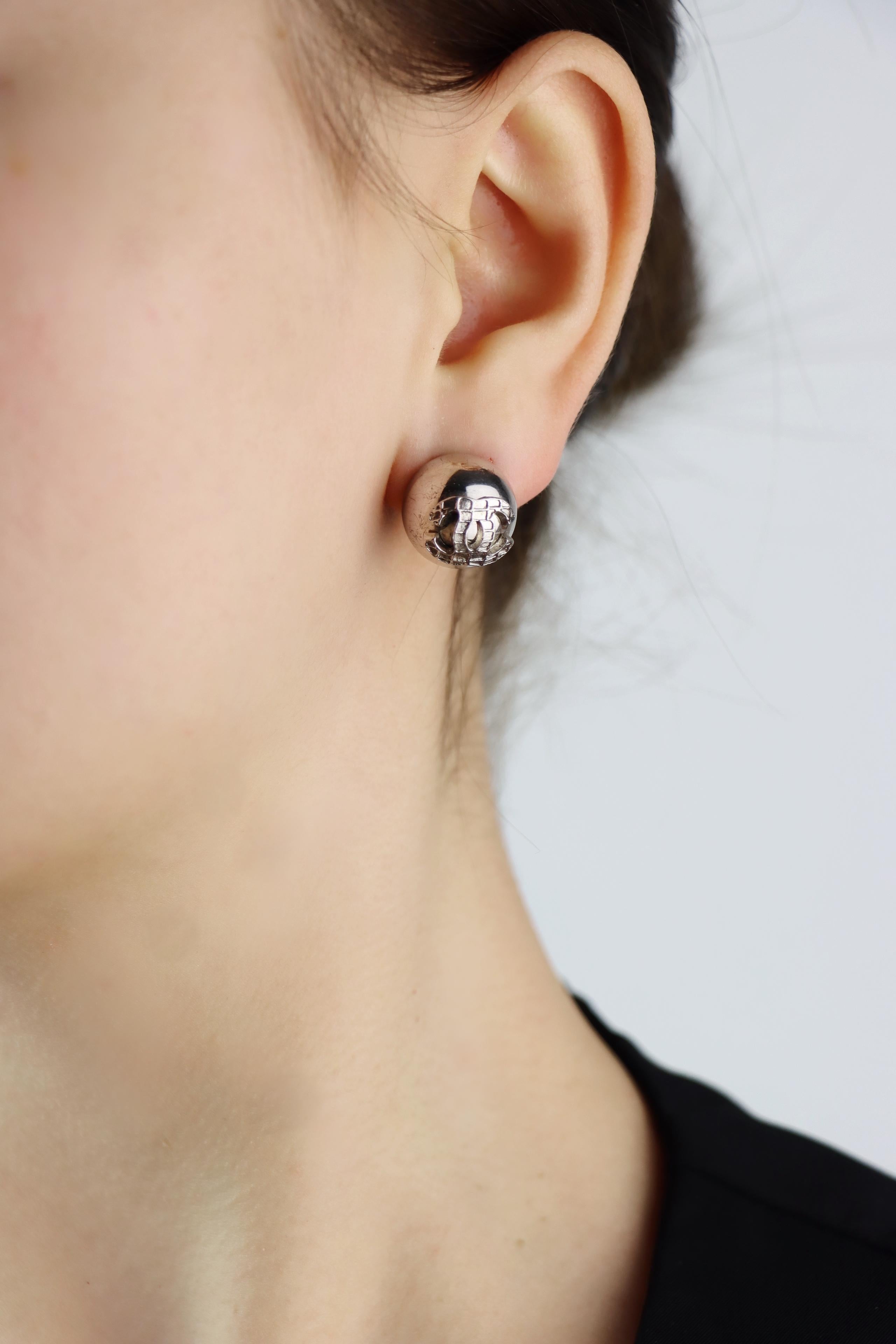 Chanel Silver Tone Double C Logo Round Earring In Good Condition For Sale In Flushing, NY