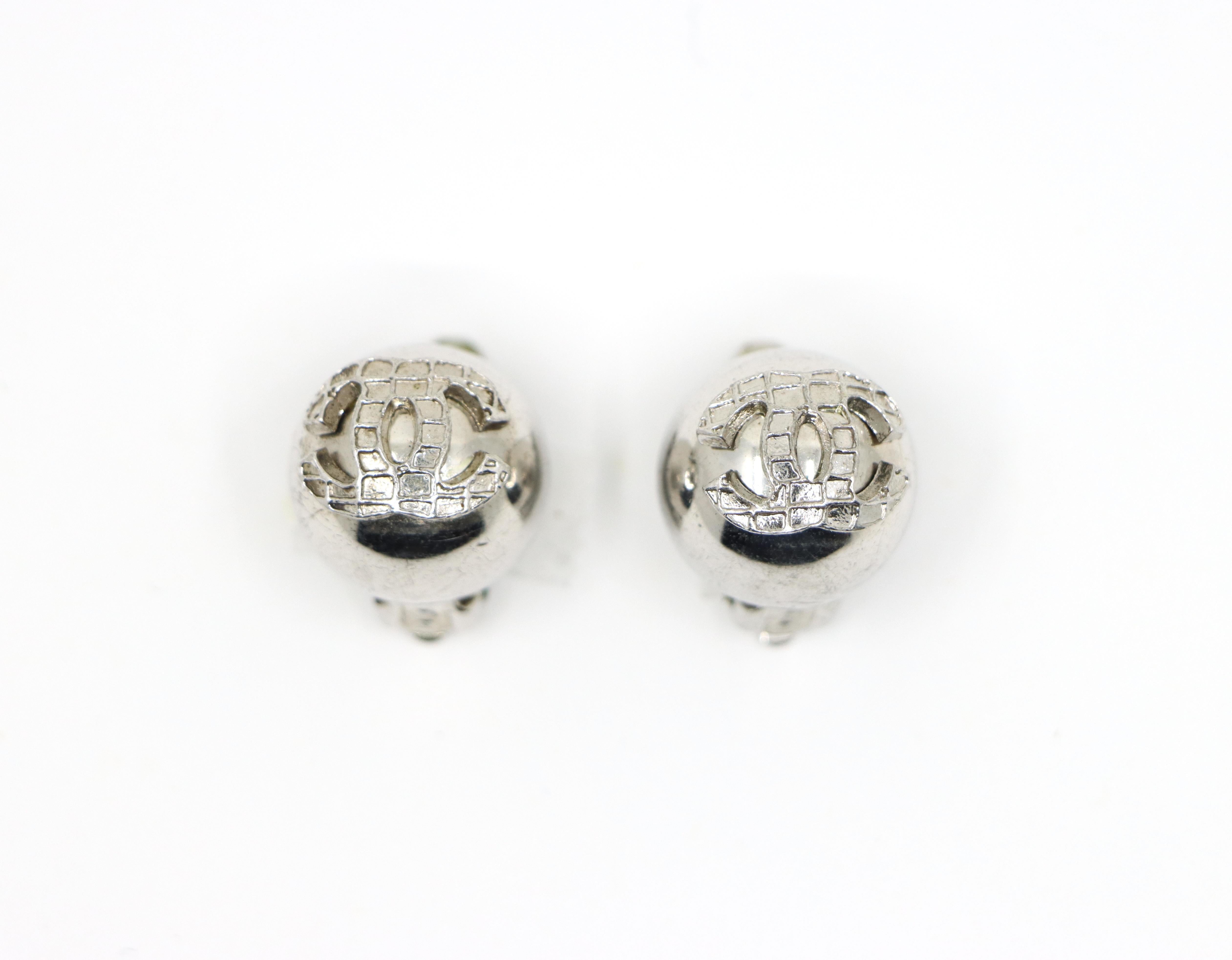 Chanel Silver Tone Double C Logo Round Earring For Sale 1
