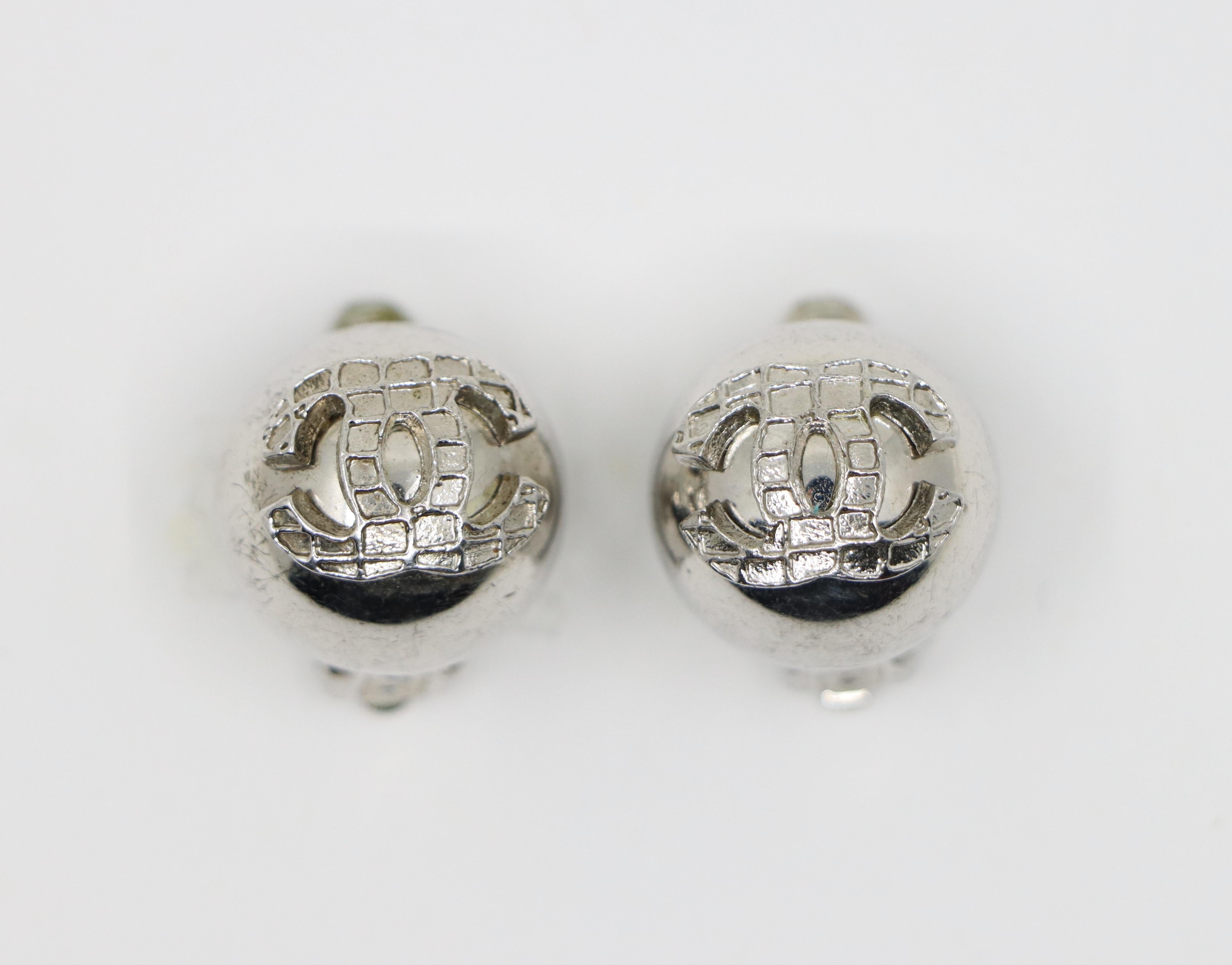 Chanel Silver Tone Double C Logo Round Earring For Sale 2